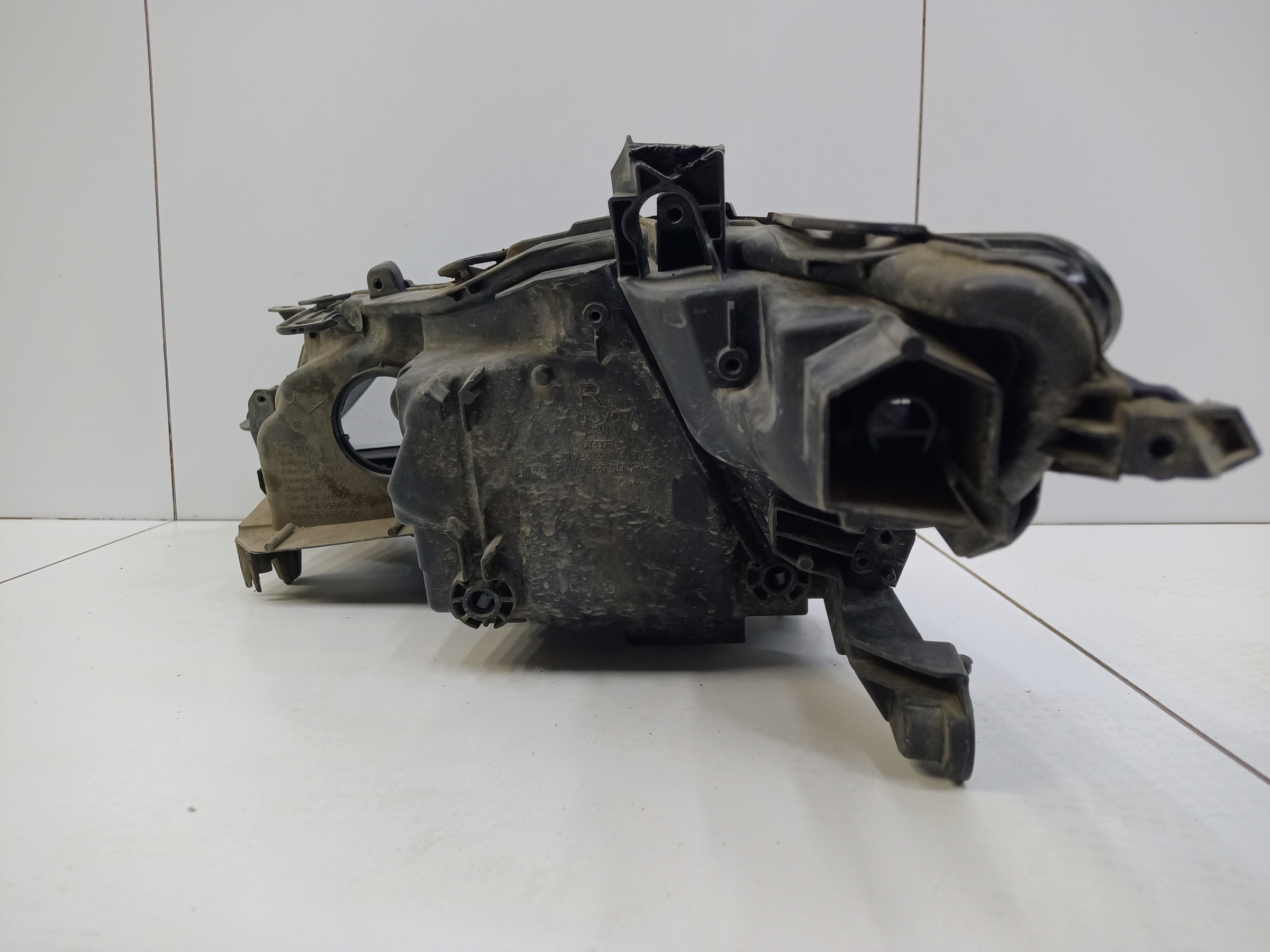 Корпус фары передней правой Toyota Camry V70