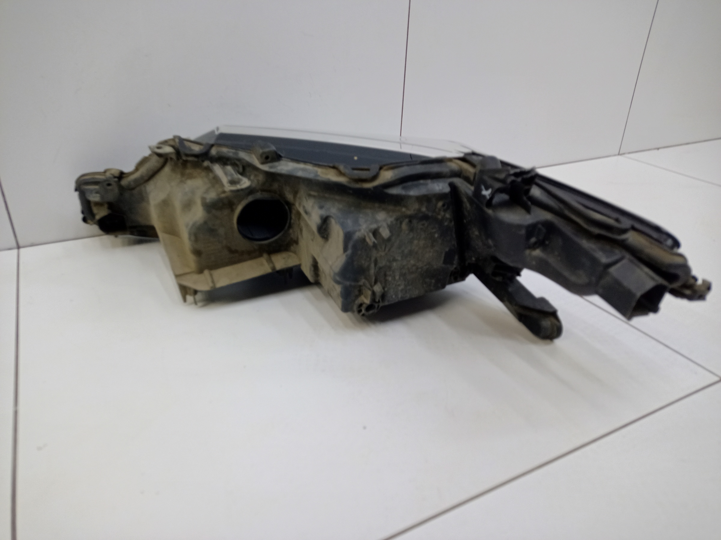 Корпус фары передней правой Toyota Camry V70