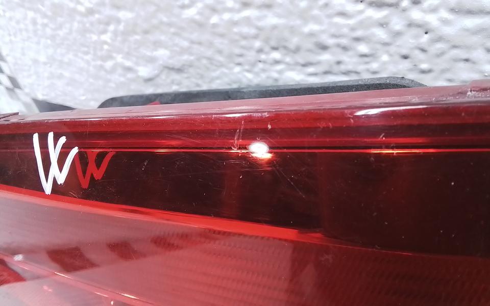 Фонарь задний правый внутренний Volkswagen Passat B7 Wagon LED