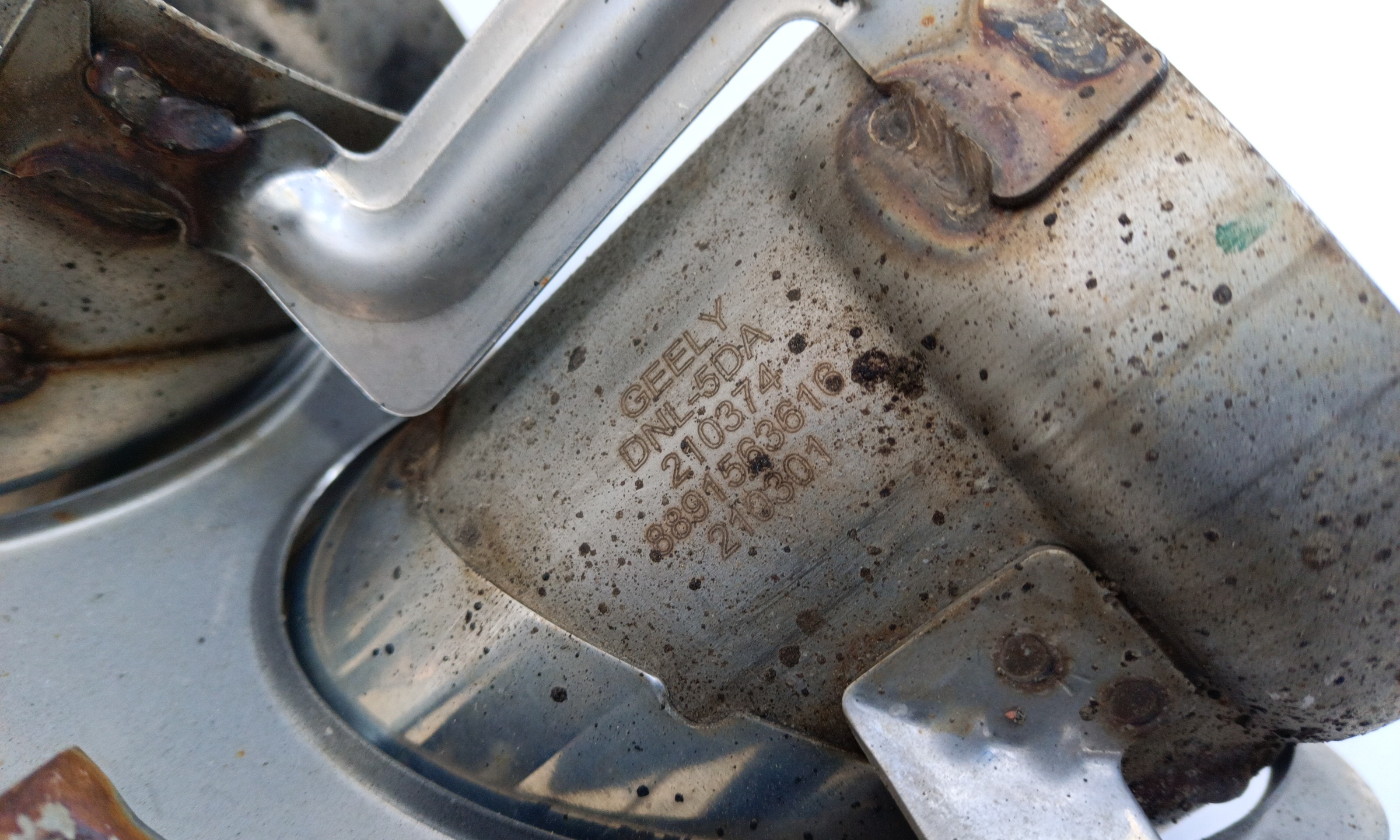 Насадка глушителя правая Geely Tugella Restail