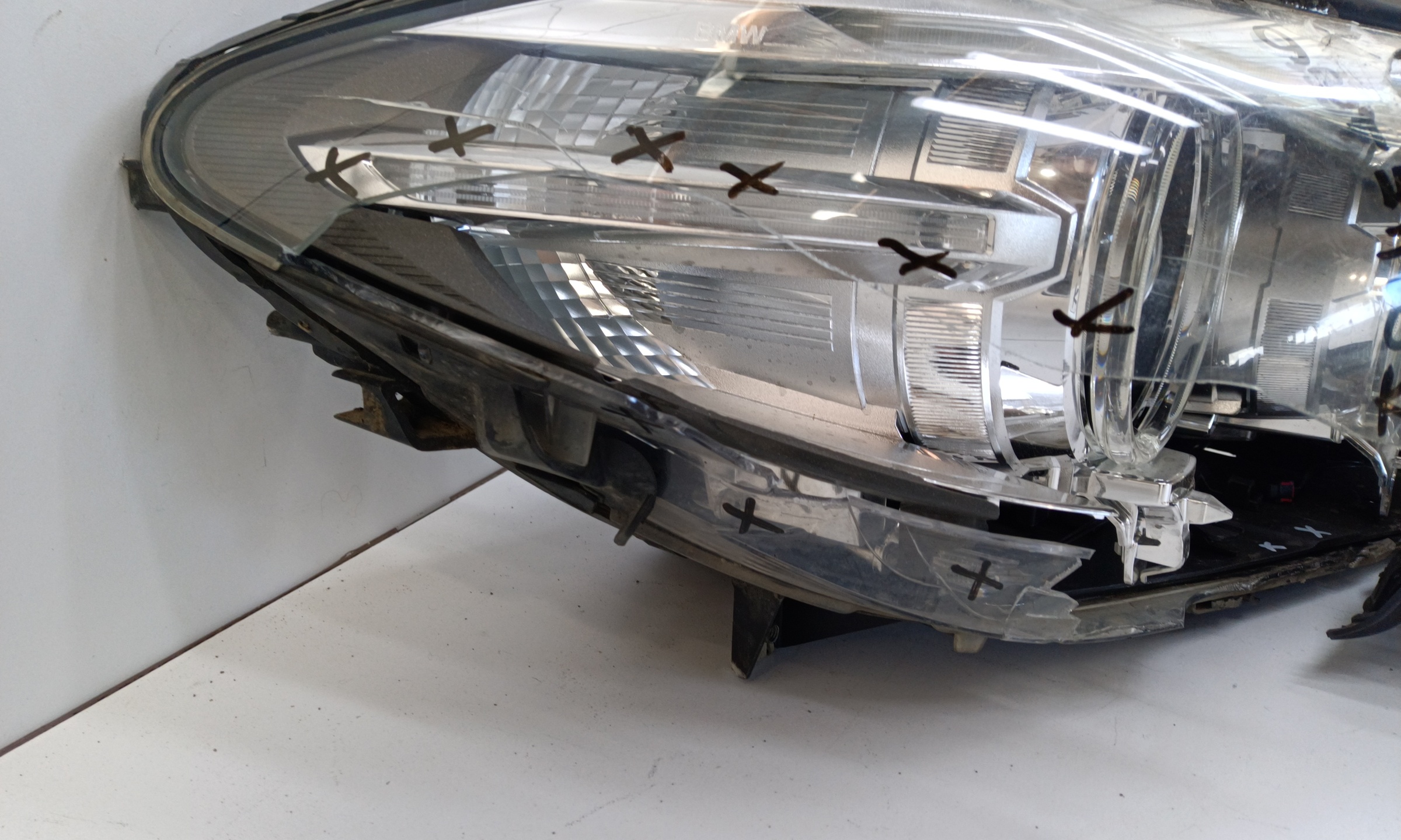Фара передняя правая BMW 5er F10 Restail ксенон