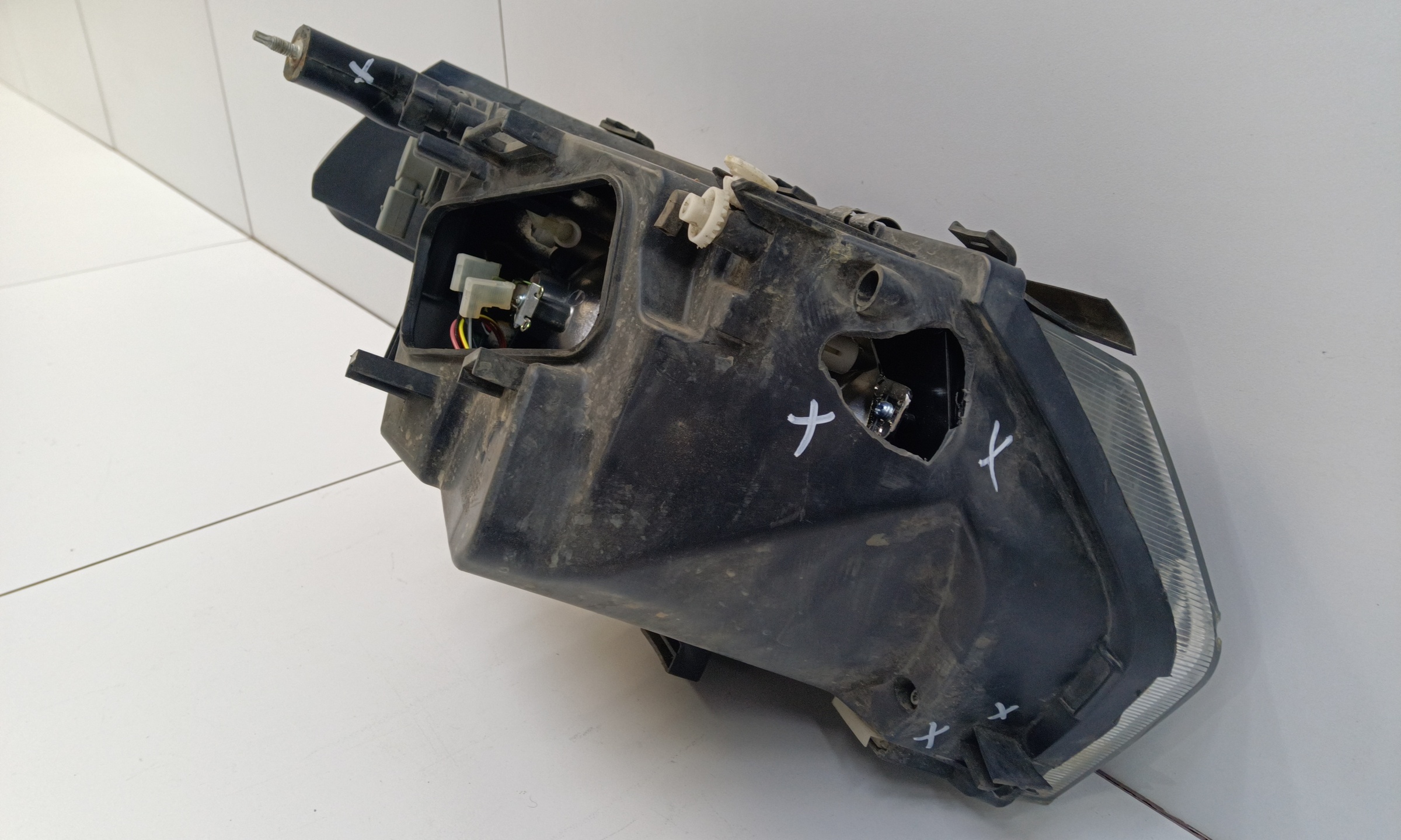 Фара передняя левая UAZ Patriot Restail 2 галоген с ДХО