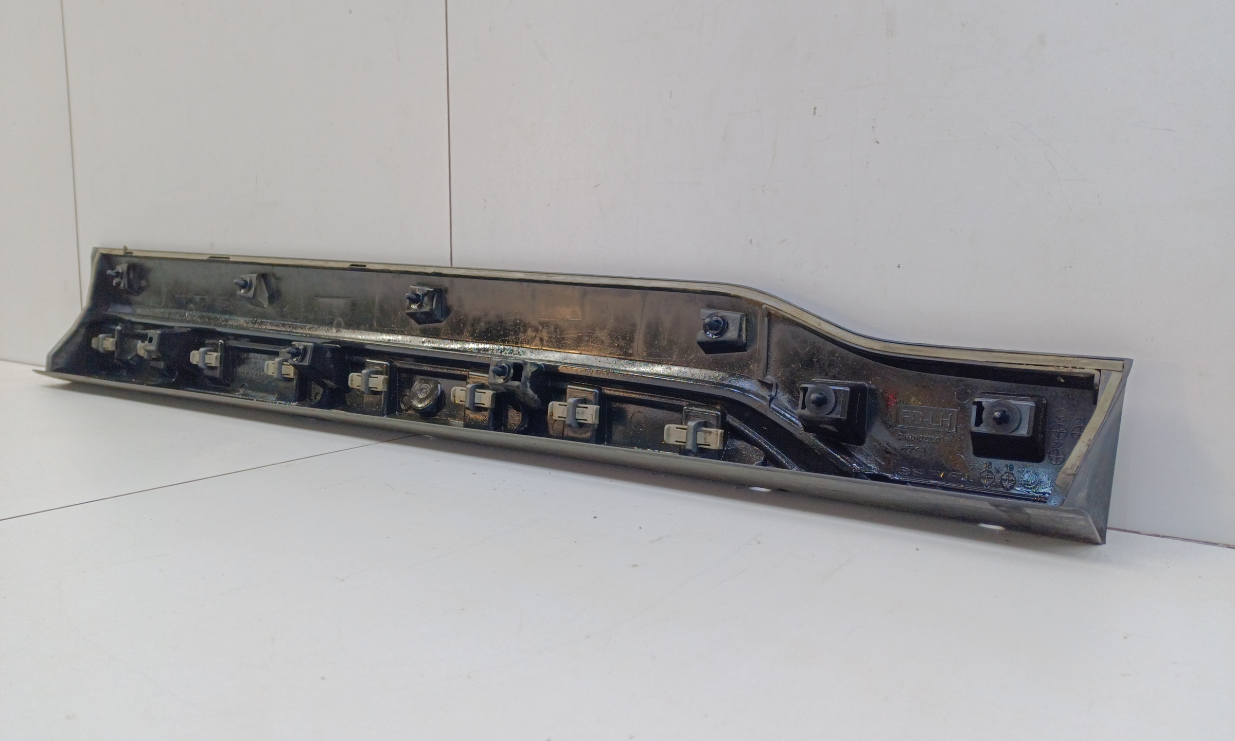 Накладка двери передней левой Subaru Forester 5 SK