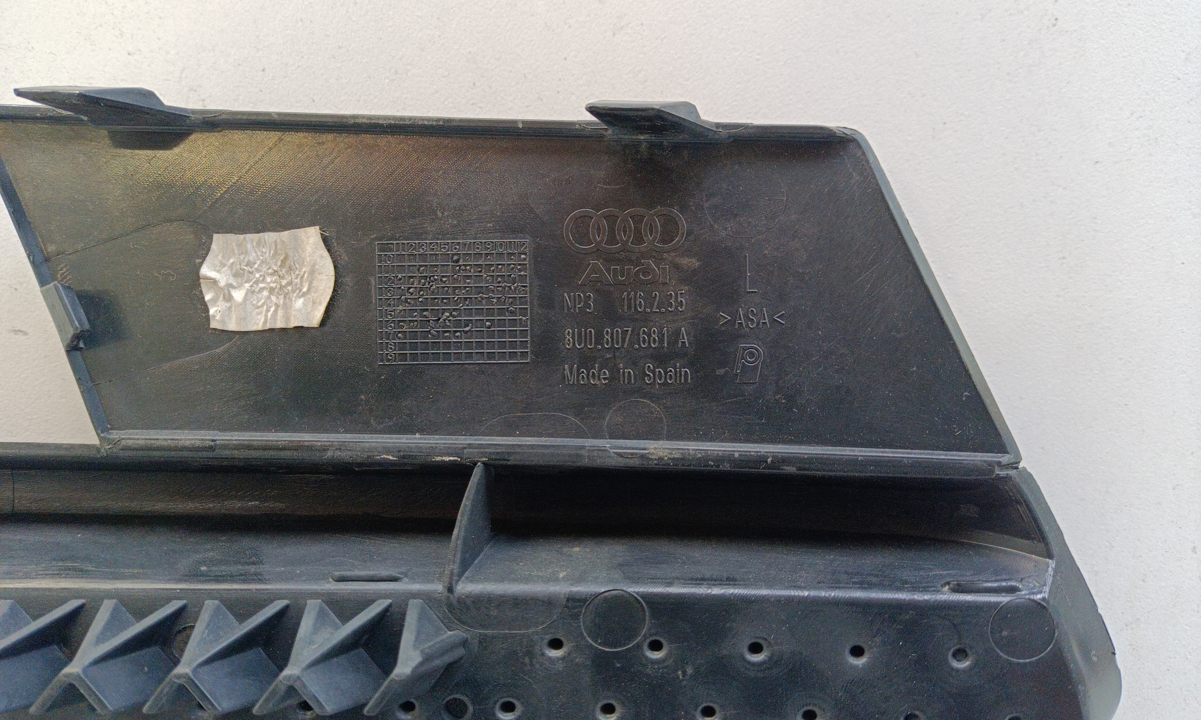 Рамка ПТФ передней левой Audi Q3 1