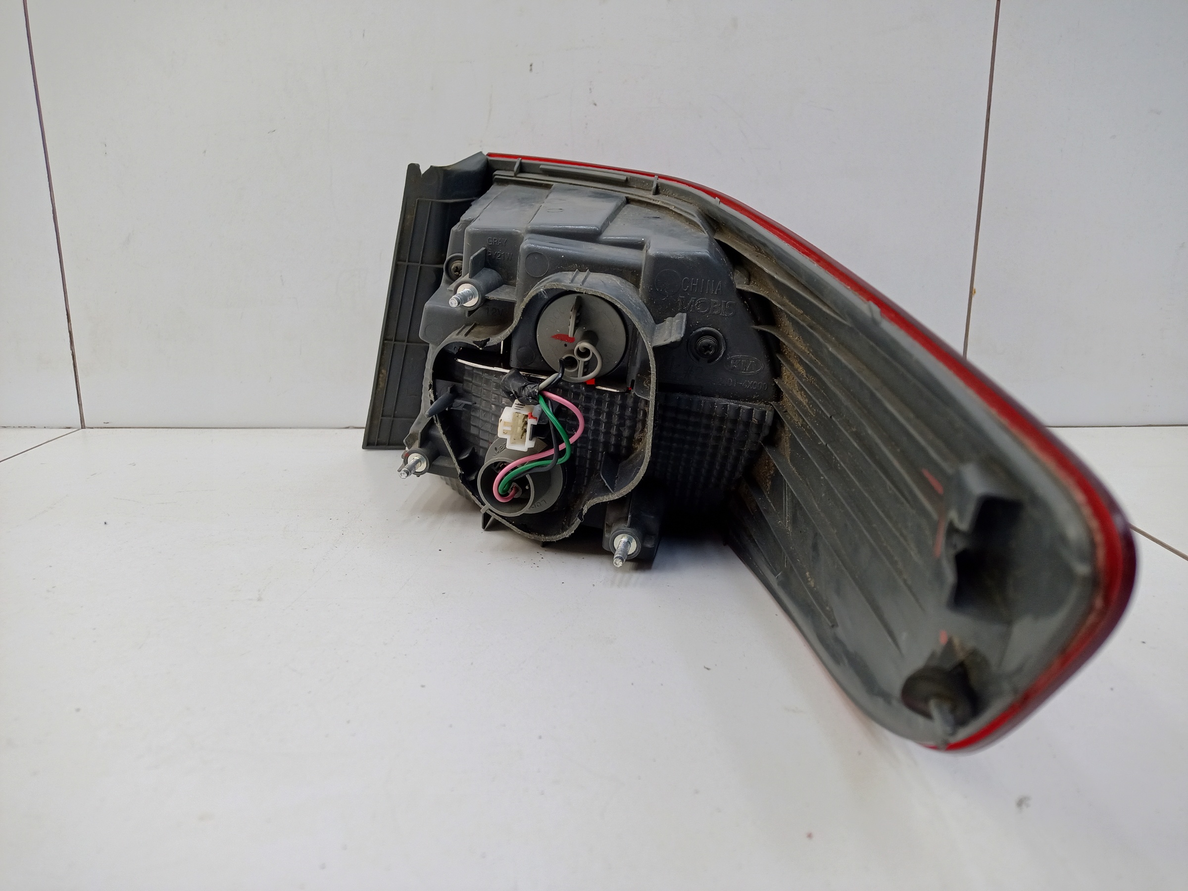 Фонарь задний левый внешний Kia Rio 3 Sedan