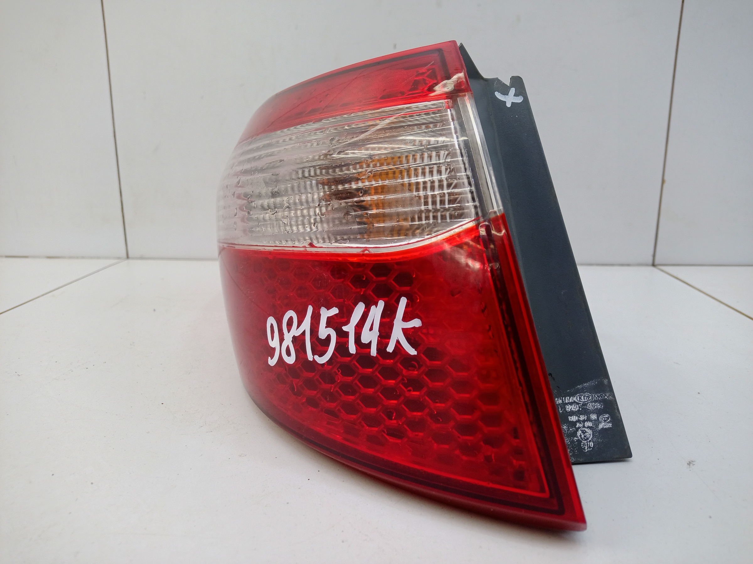 Фонарь задний левый внешний Kia Rio 3 Sedan