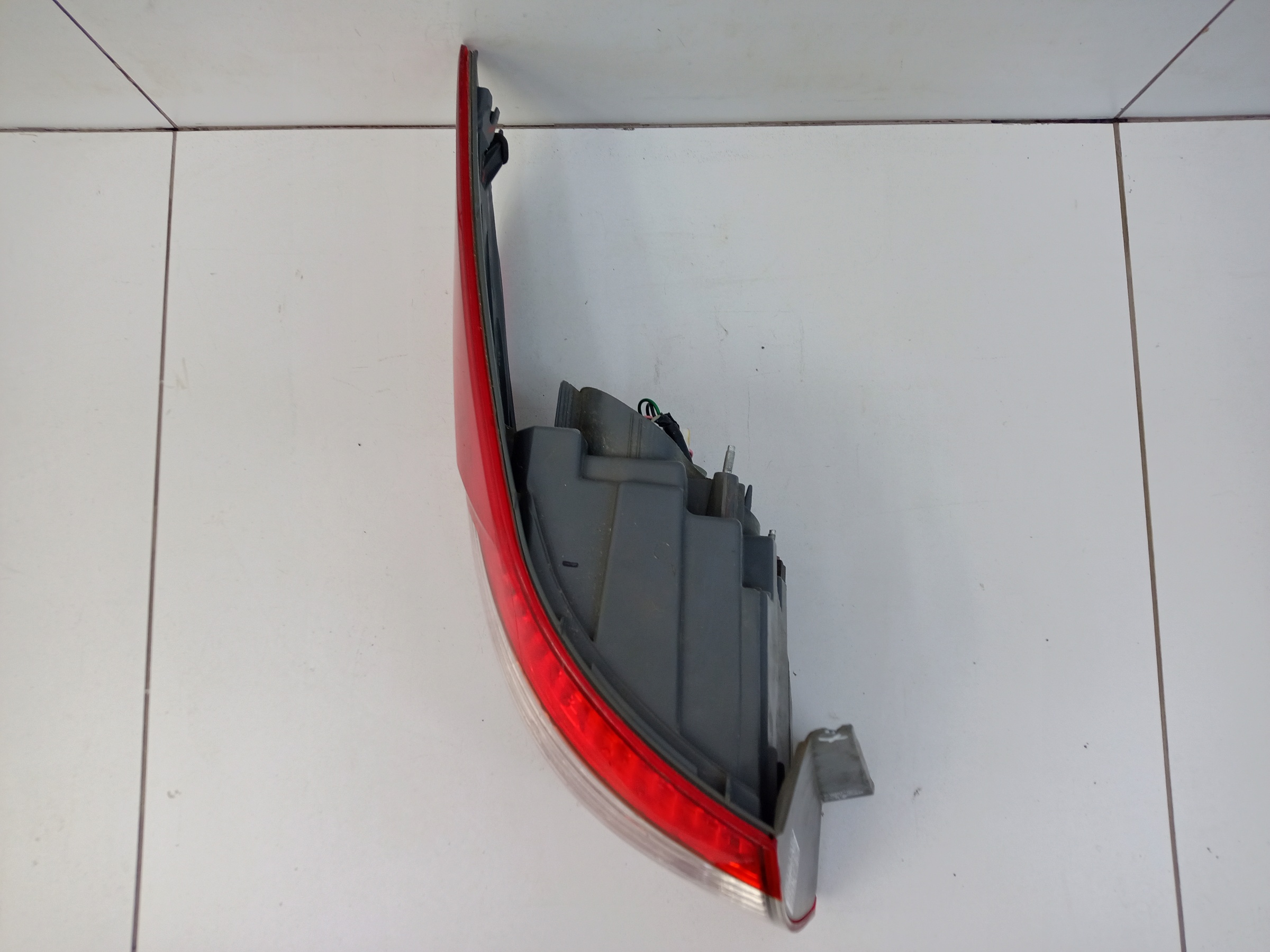 Фонарь задний левый внешний Kia Rio 3 Sedan