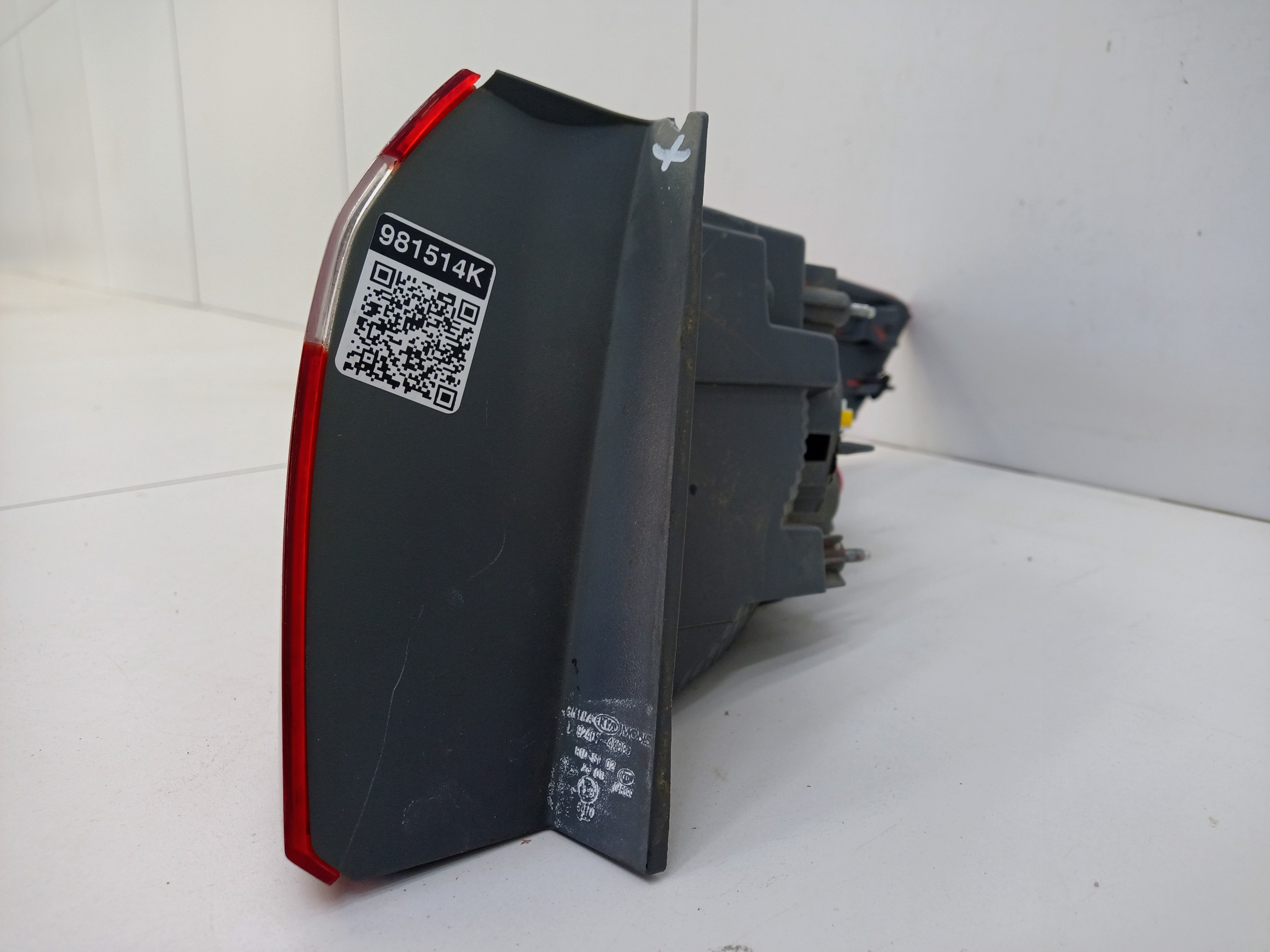 Фонарь задний левый внешний Kia Rio 3 Sedan