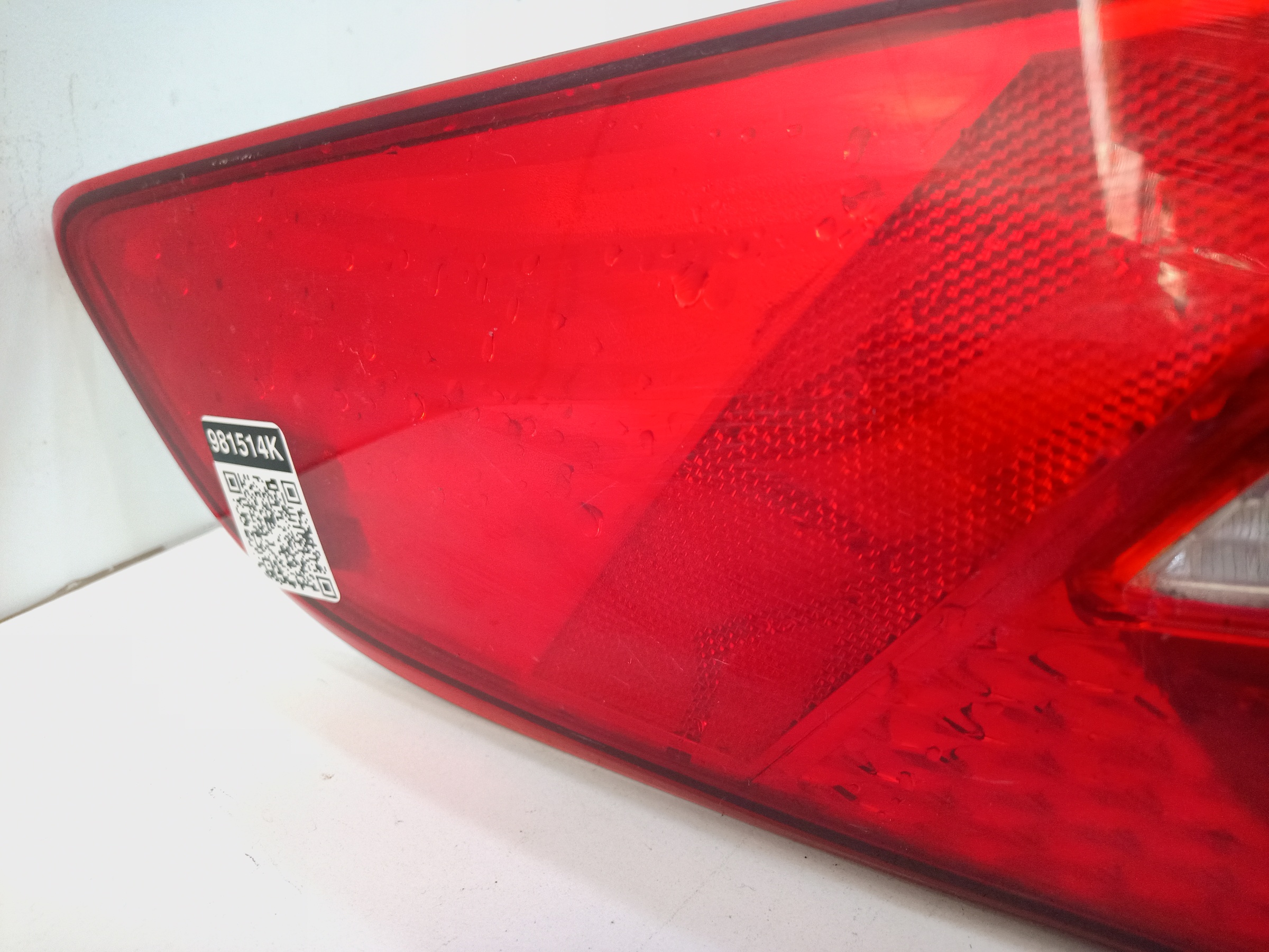 Фонарь задний левый внешний Kia Rio 3 Sedan