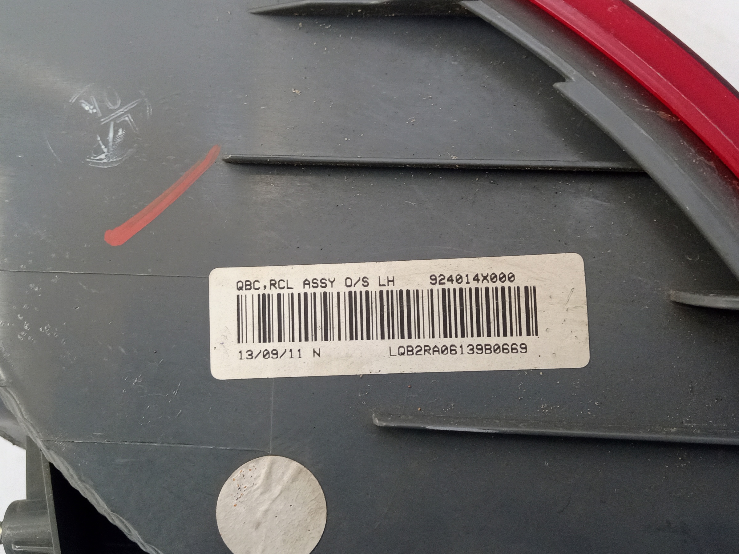 Фонарь задний левый внешний Kia Rio 3 Sedan