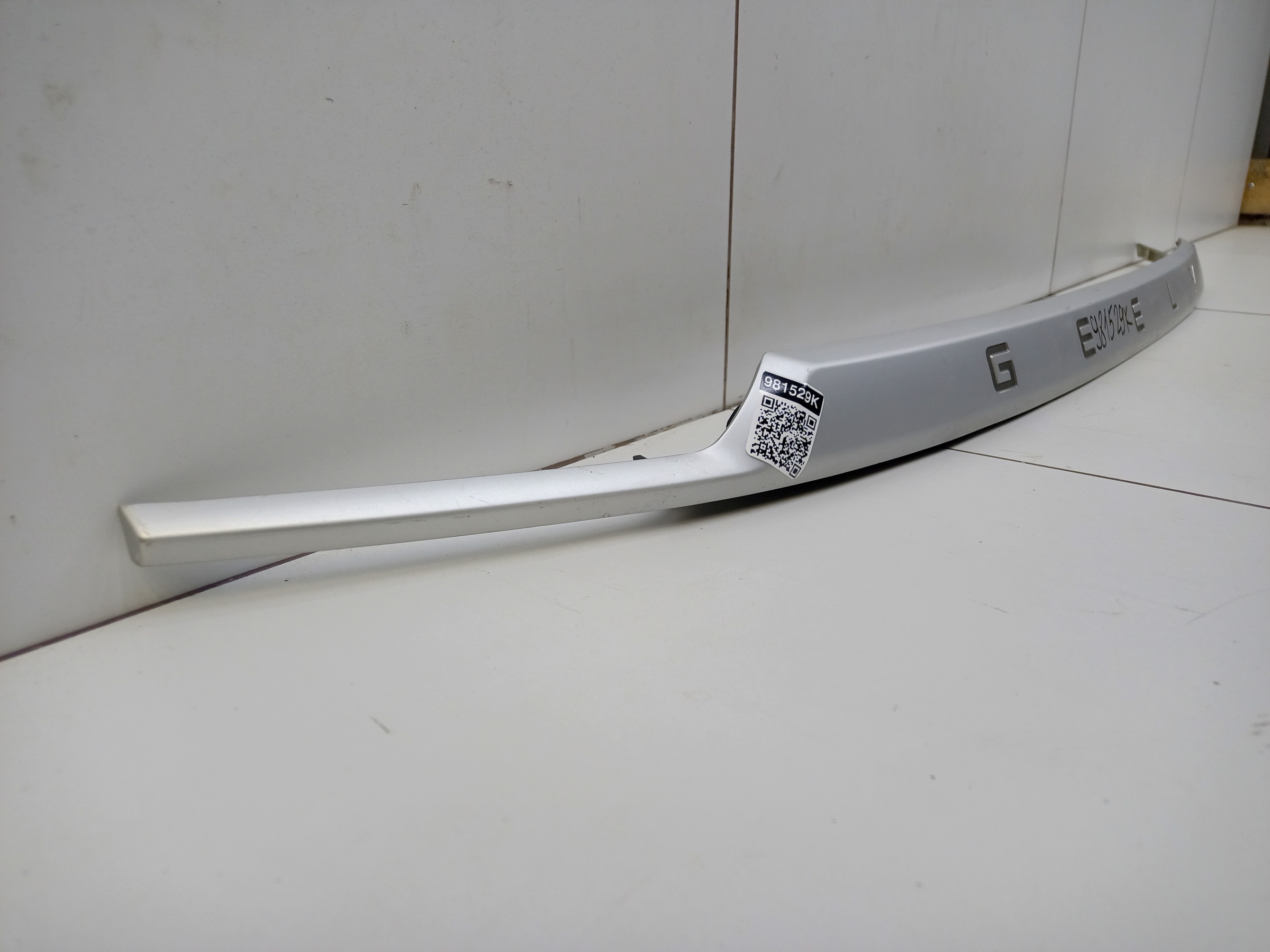 Накладка крышки багажника под покраску Geely Coolray