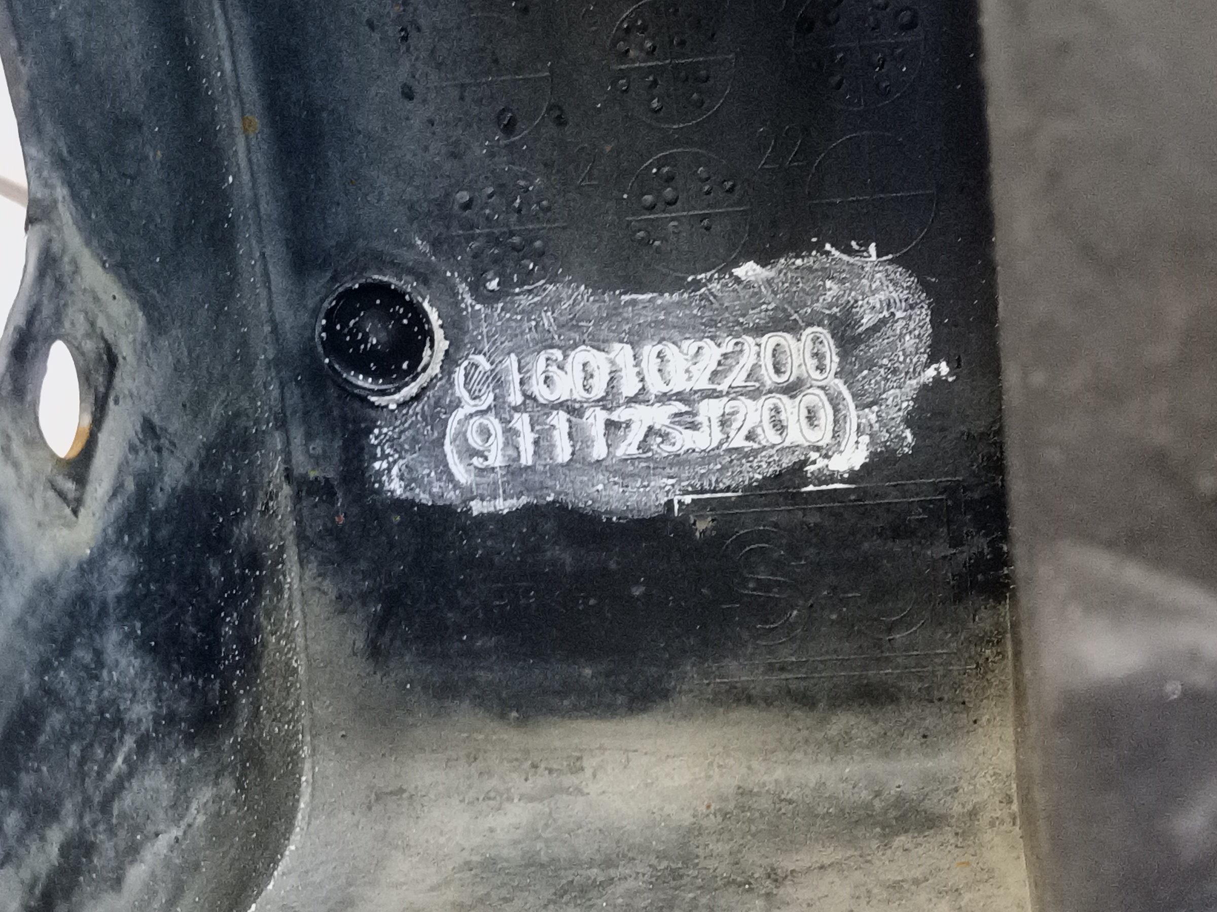 Накладка крыла переднего правого Subaru Forester 5 SK