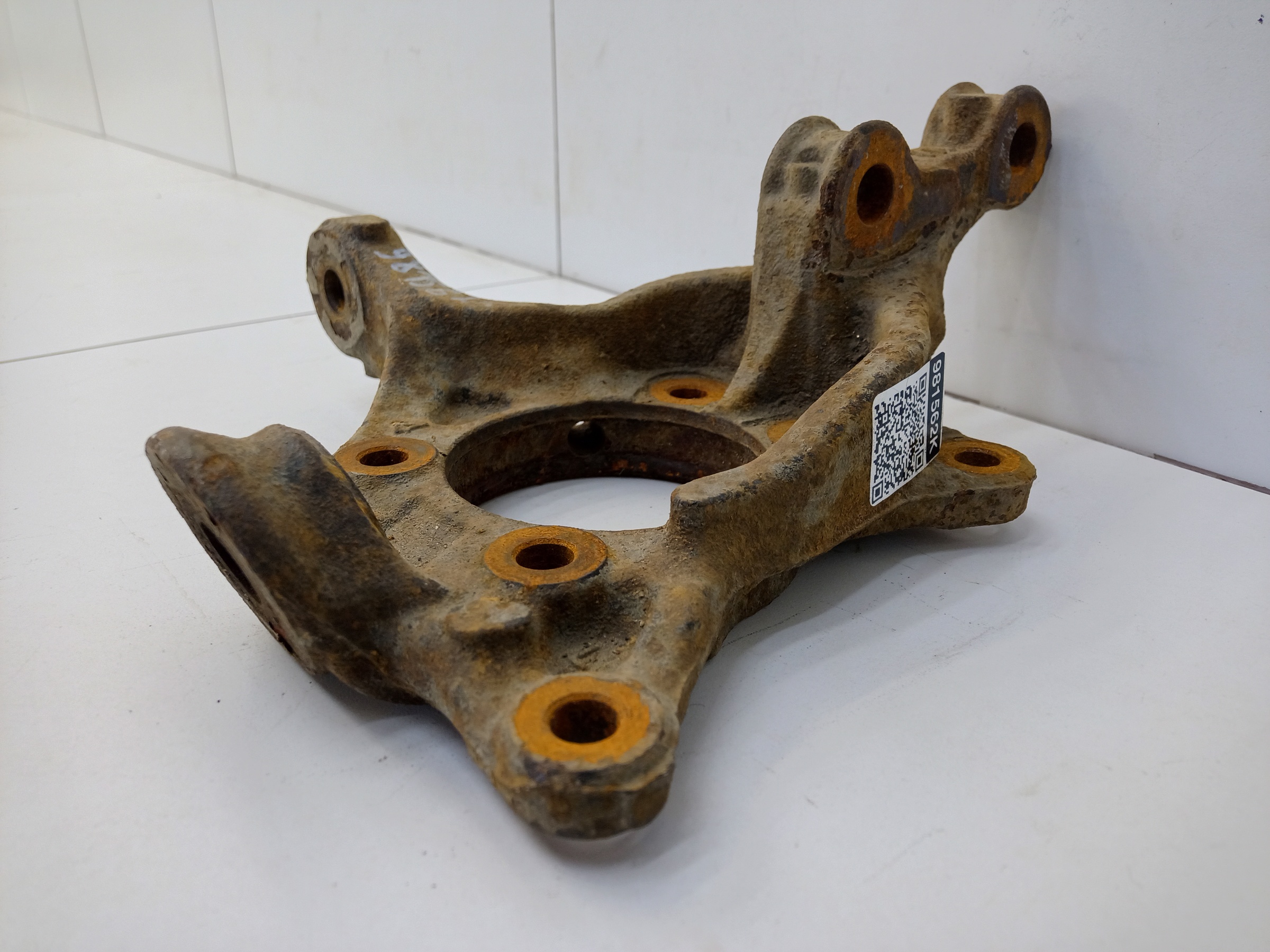 Кулак поворотный передний левый Toyota Camry V70