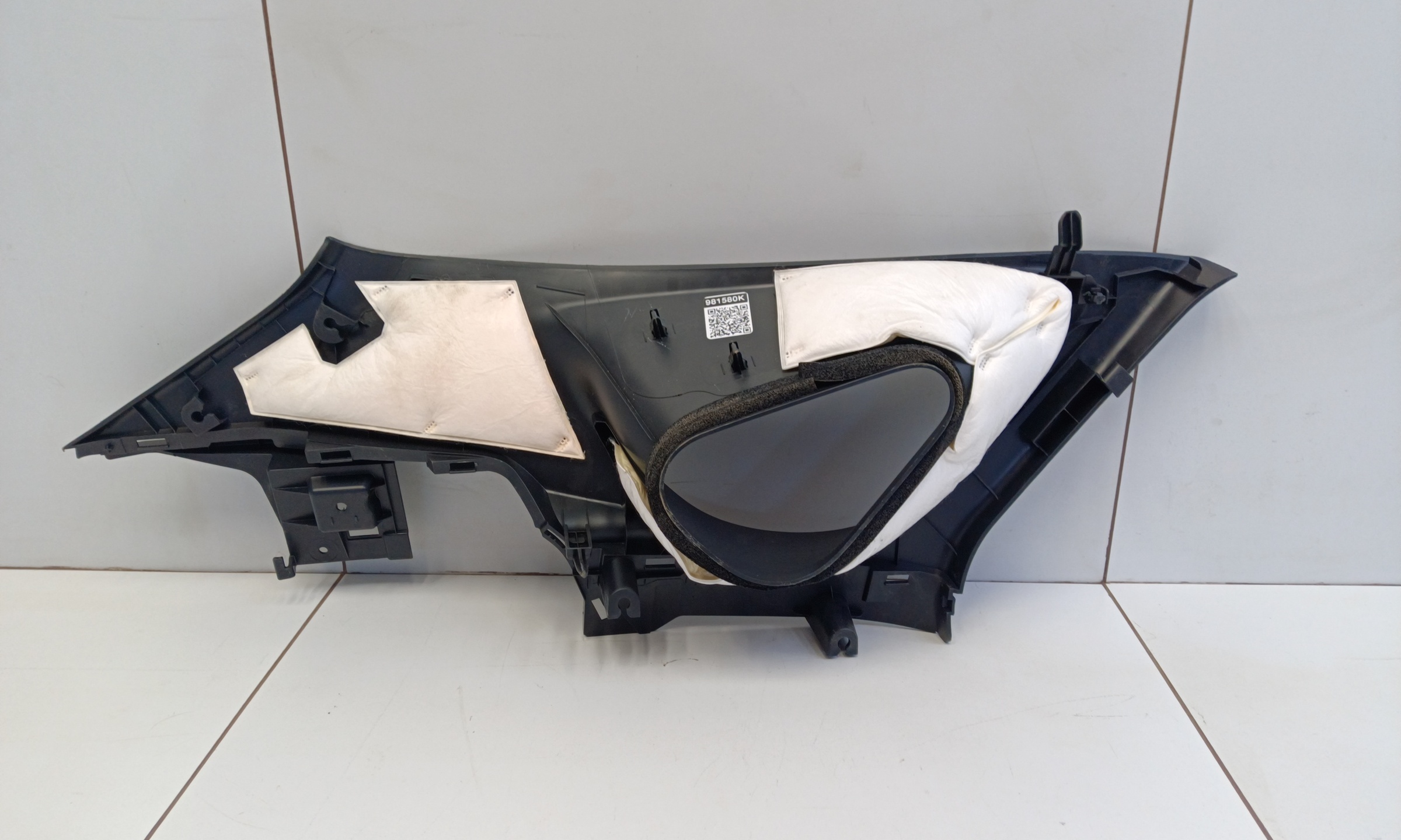 Обшивка стойки кузова задней правой Mazda CX-4 Restail