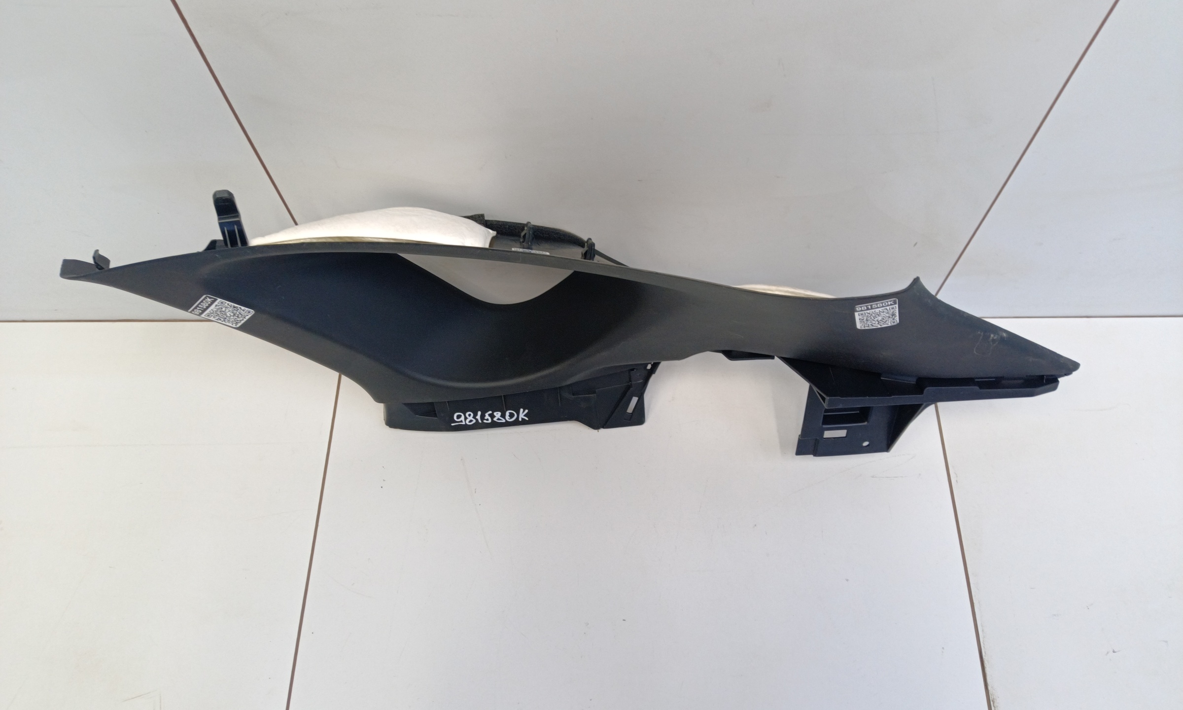Обшивка стойки кузова задней правой Mazda CX-4 Restail