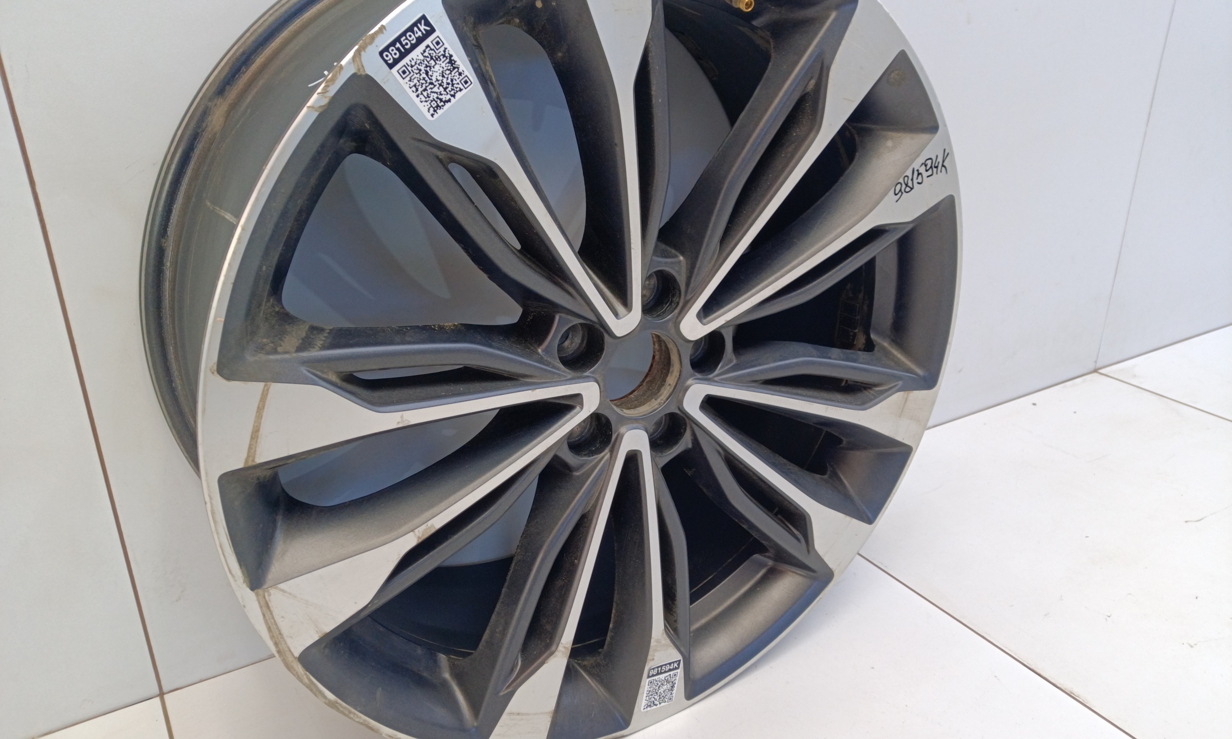 Диск колеса литой Geely Tugella R20 серый