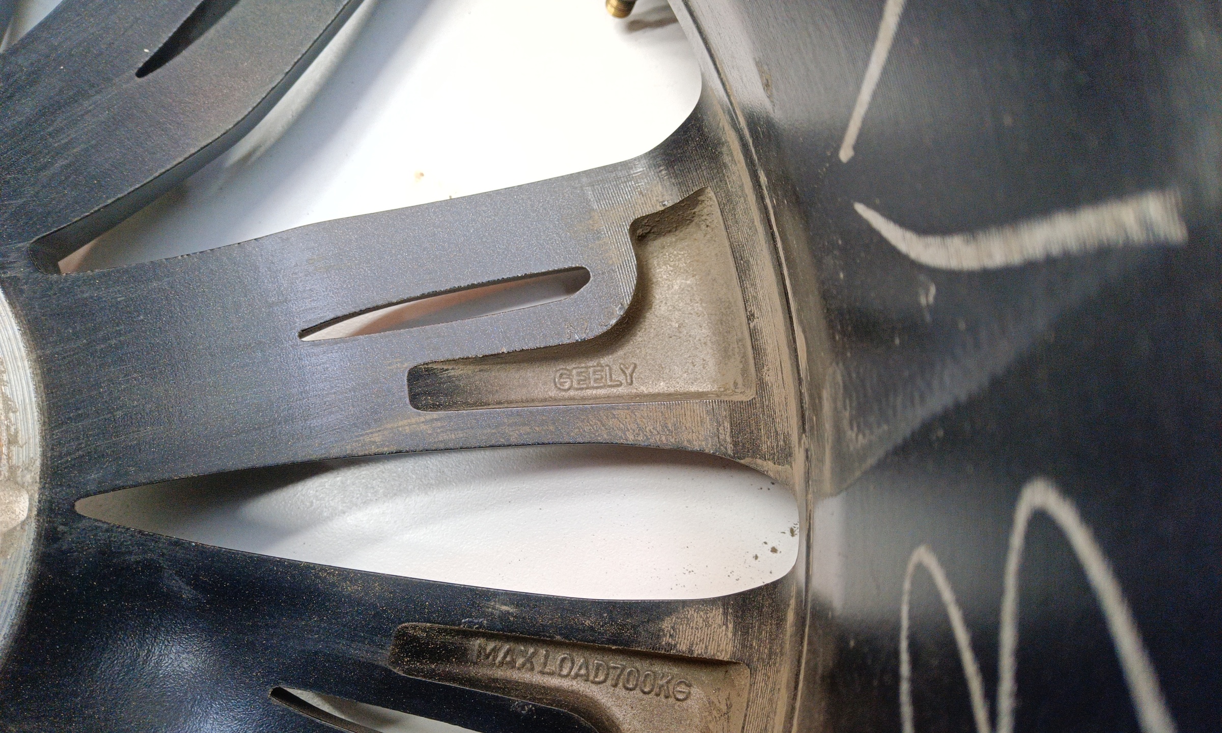 Диск колеса литой Geely Tugella R20 серый