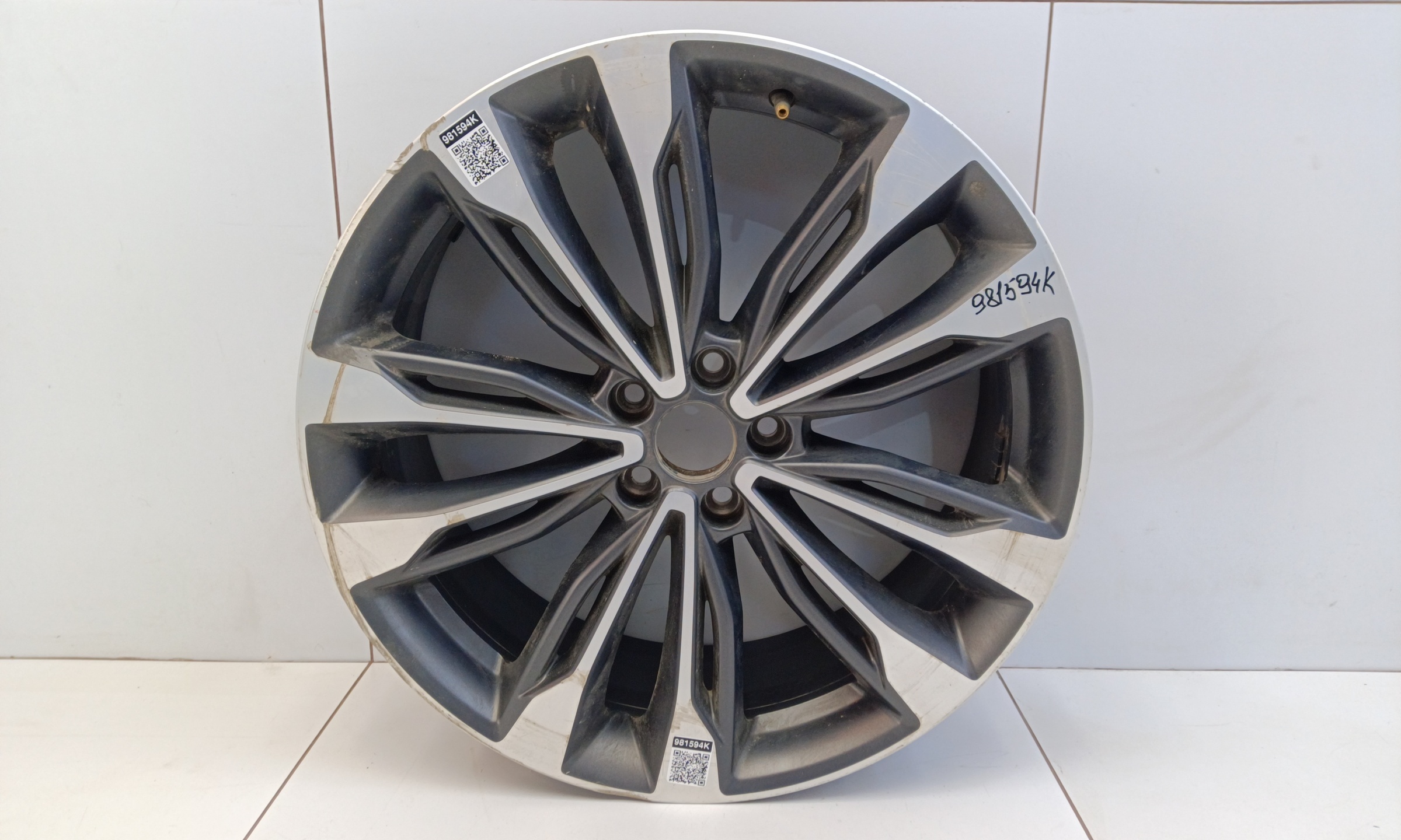 Диск колеса литой Geely Tugella R20 серый