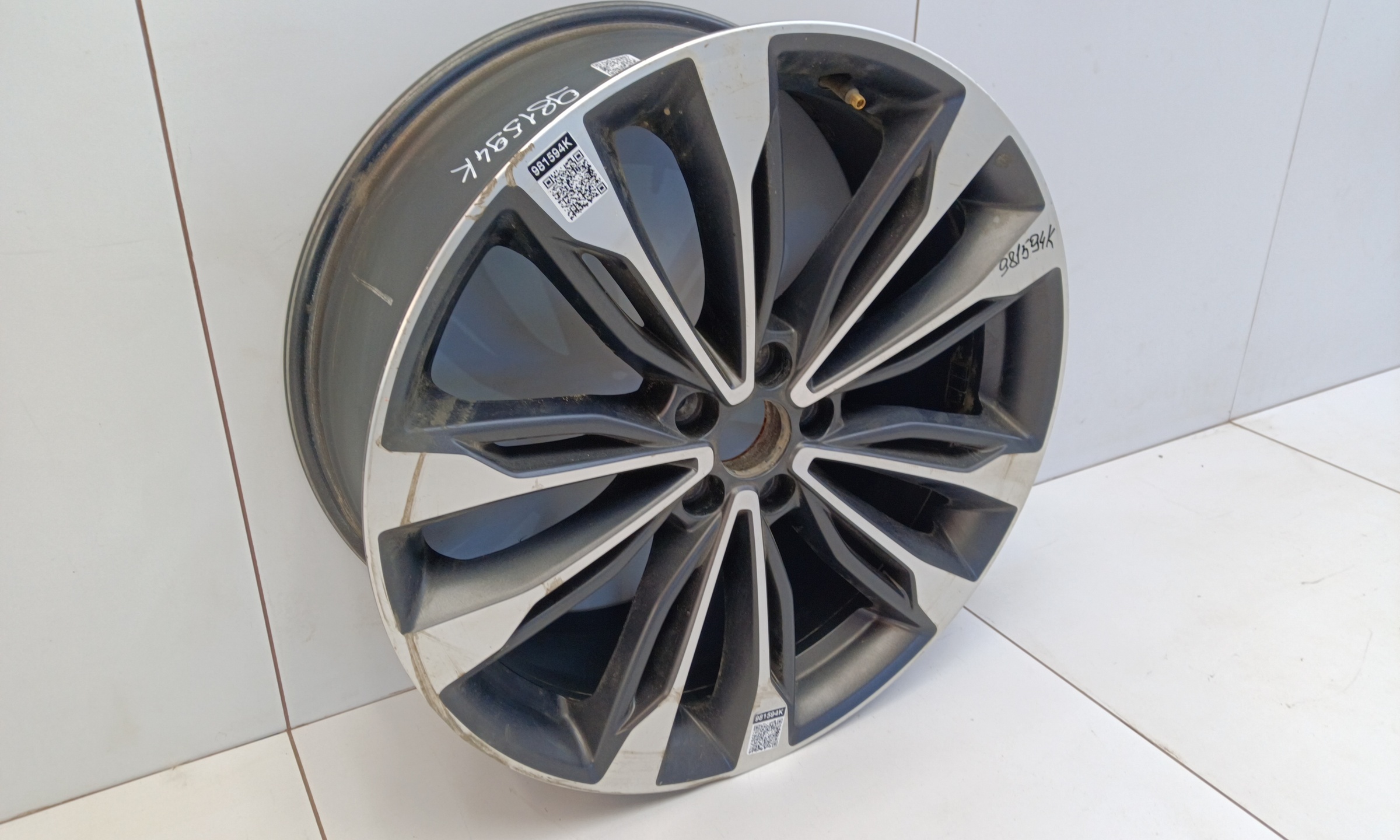 Диск колеса литой Geely Tugella R20 серый