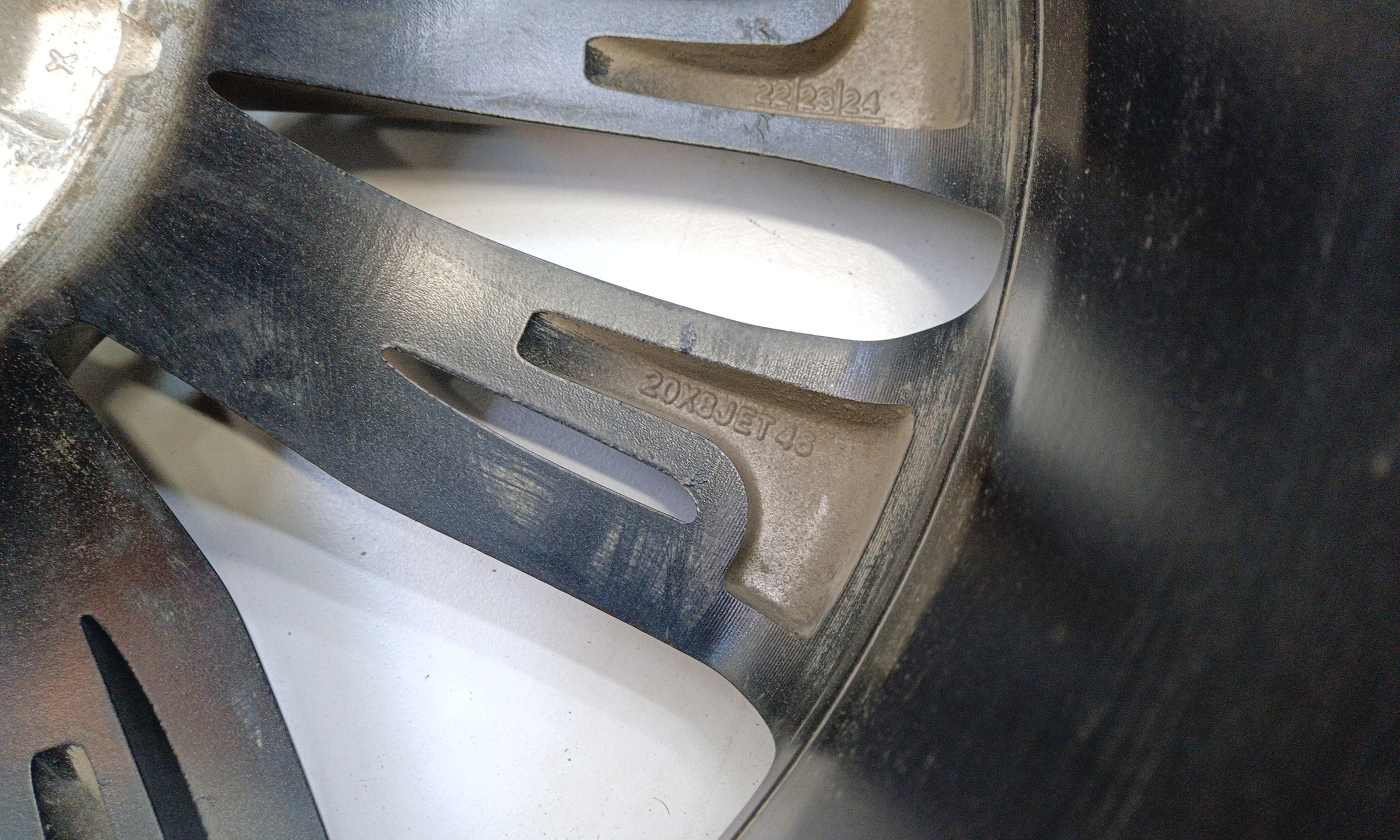 Диск колеса литой Geely Tugella R20 серый