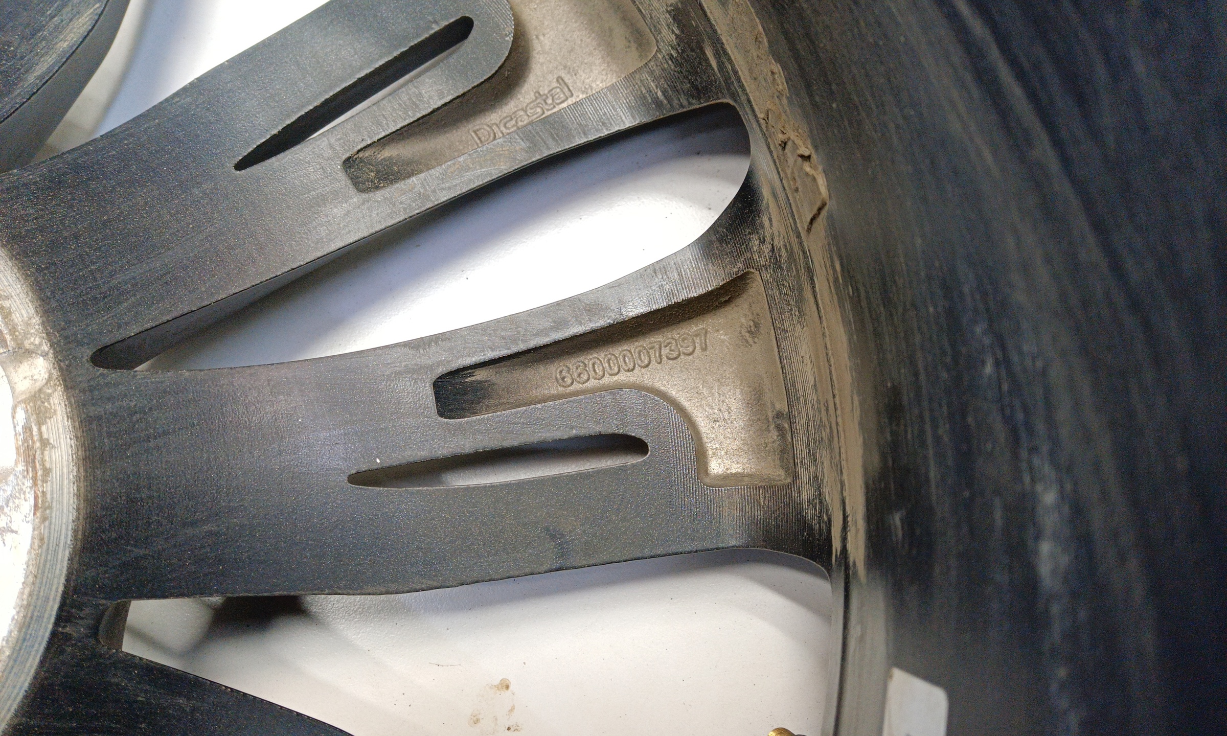 Диск колеса литой Geely Tugella R20 серый