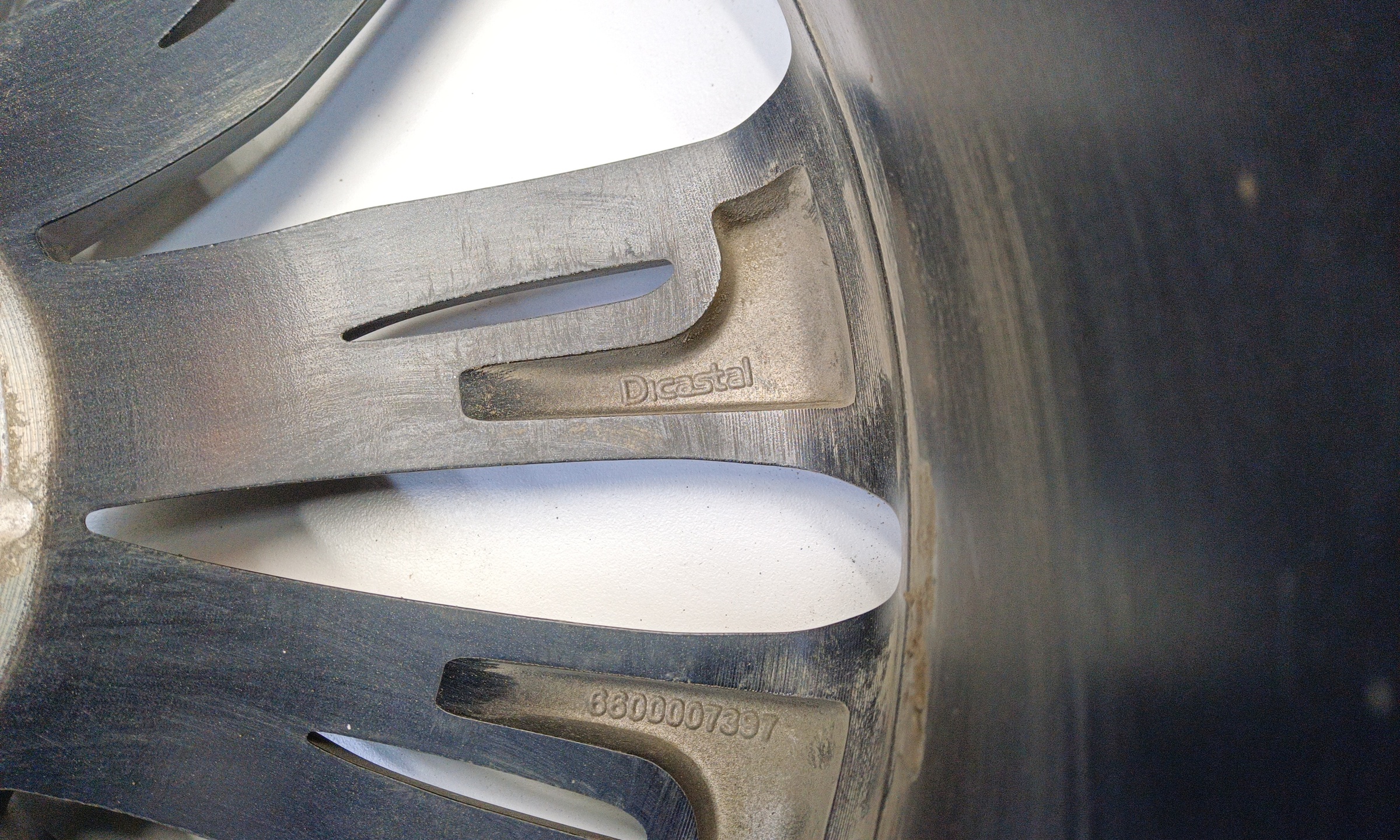 Диск колеса литой Geely Tugella R20 серый