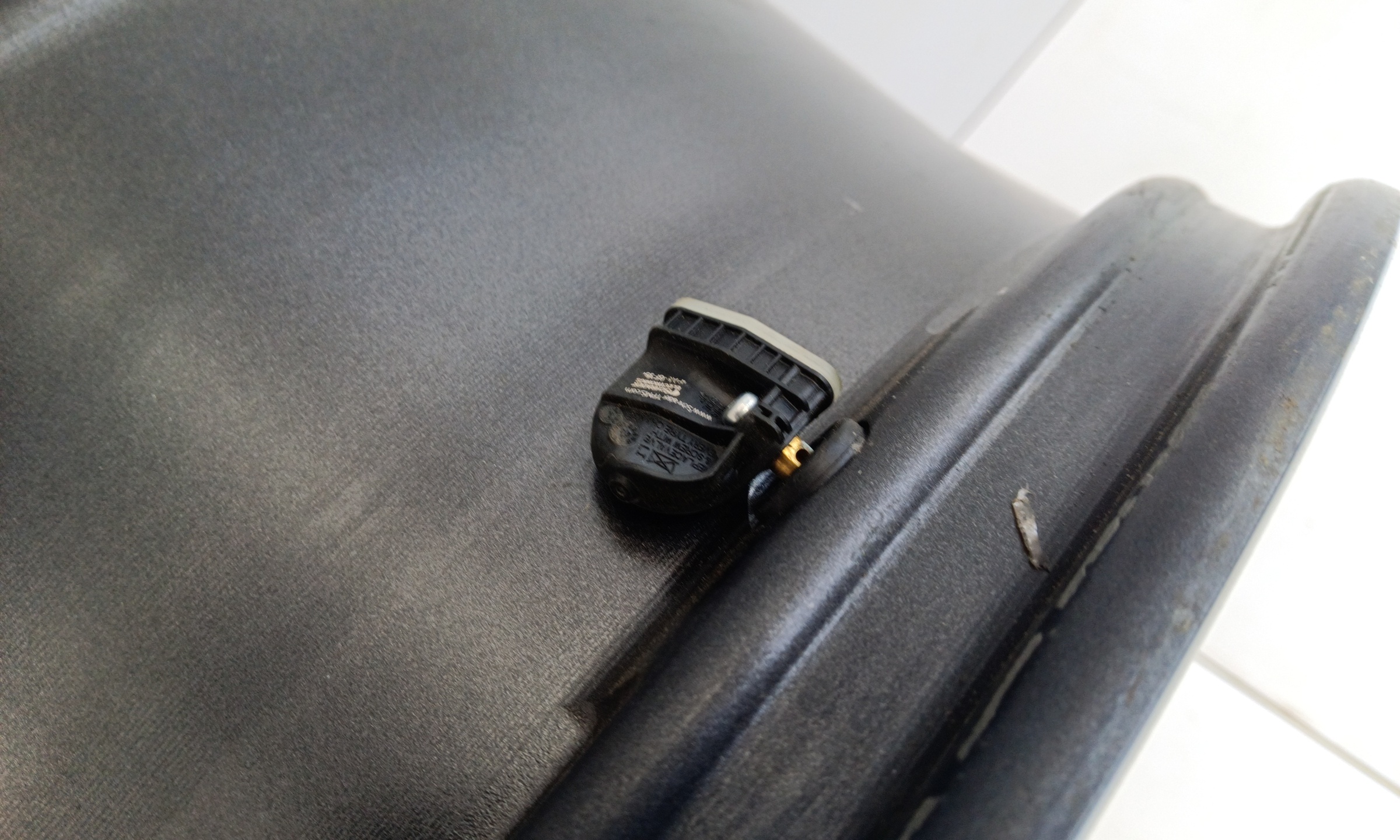 Диск колеса литой Geely Tugella R20 серый