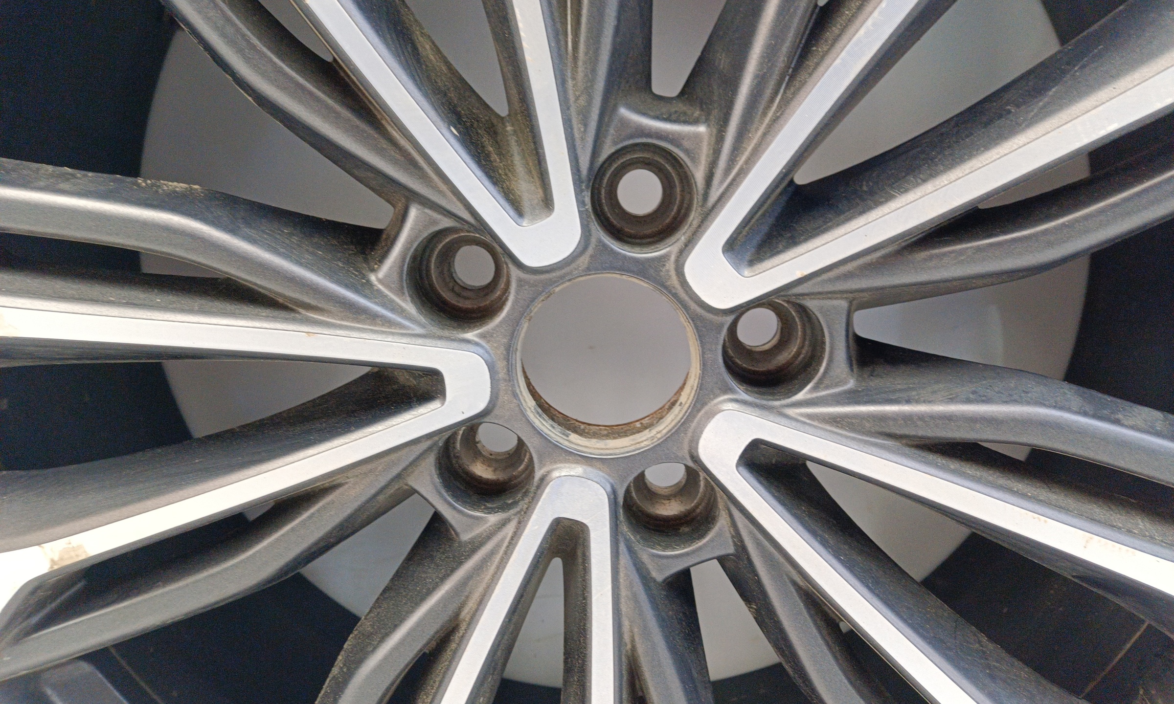 Диск колеса литой Geely Tugella R20 серый