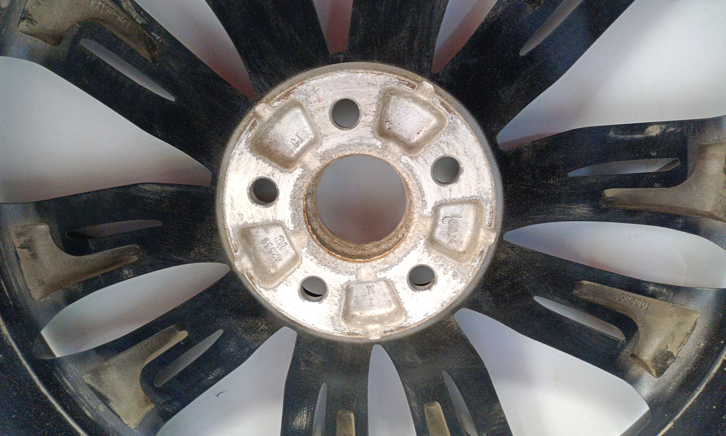 Диск колеса литой Geely Tugella R20 серый