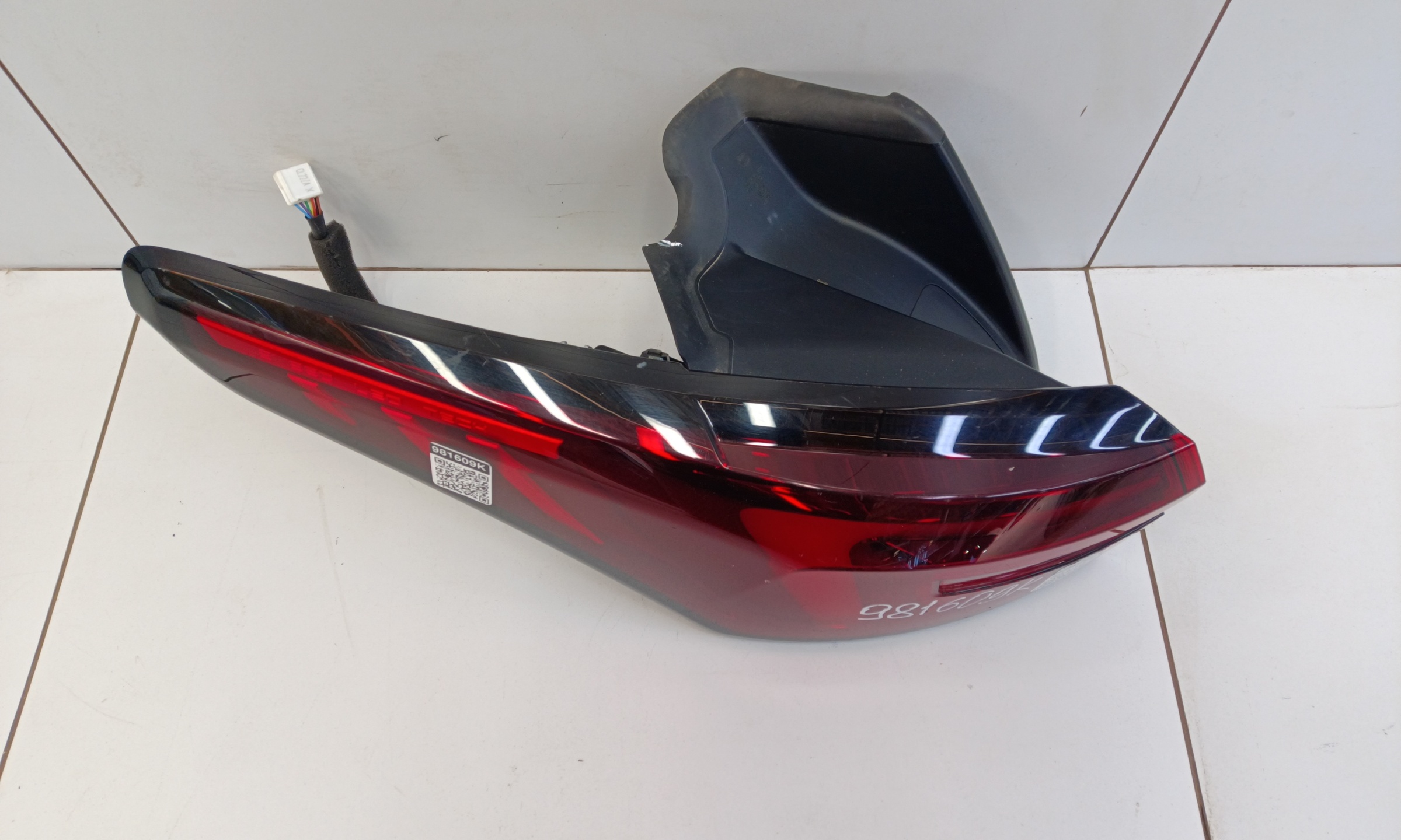 Фонарь задний левый наружный Exeed LX