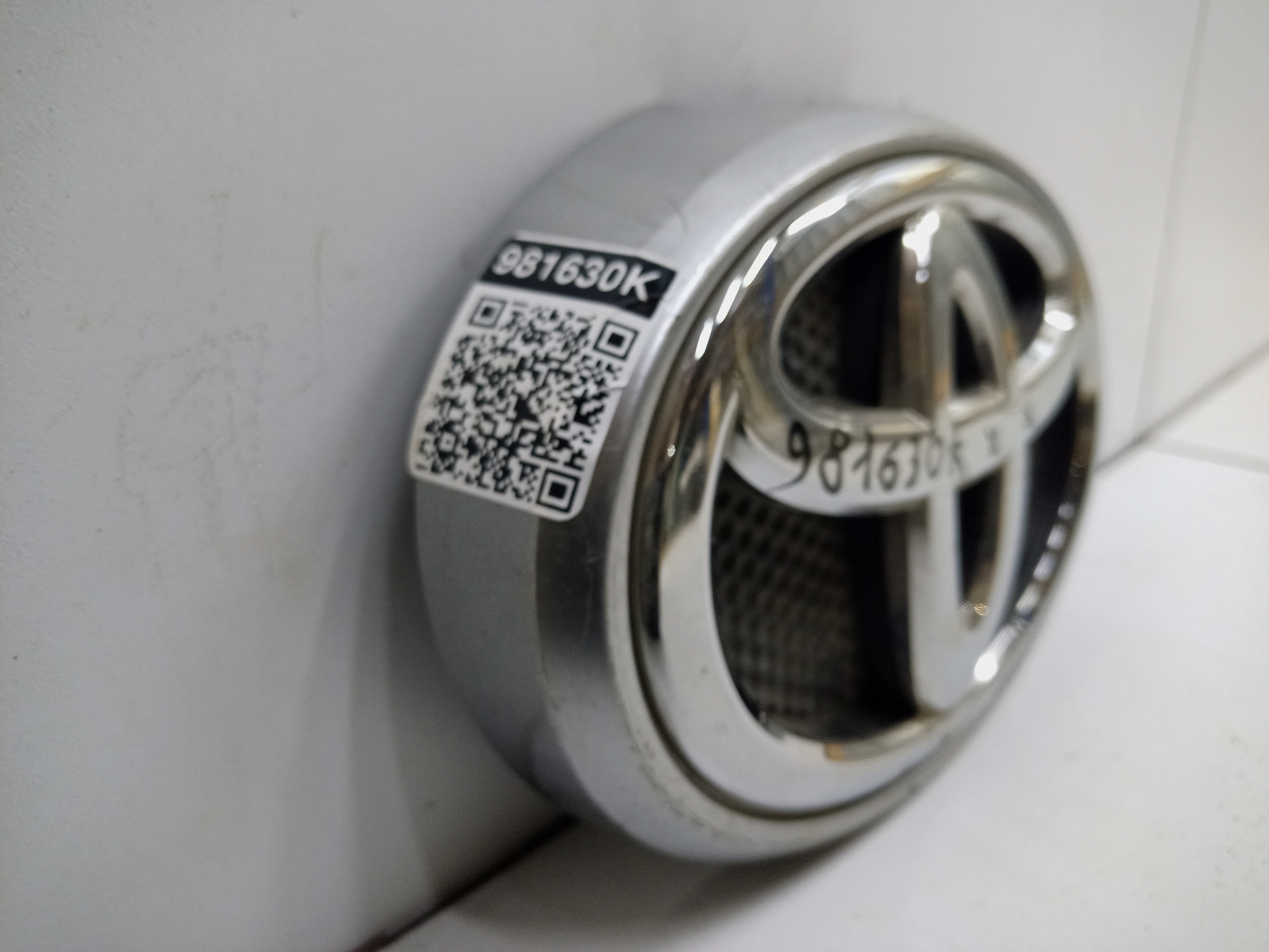 Эмблема Toyota Land Cruiser Prado 150 Restail