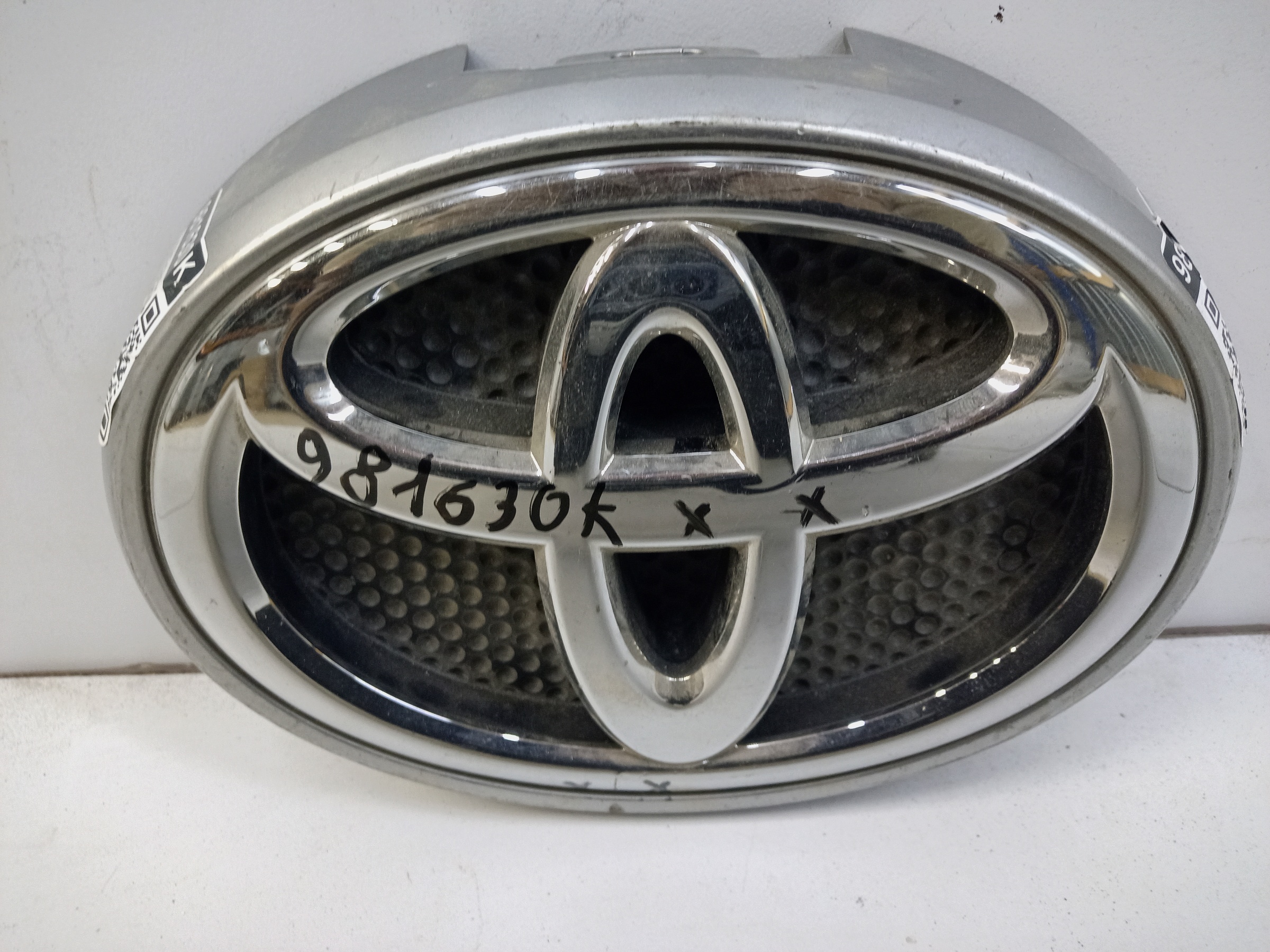 Эмблема Toyota Land Cruiser Prado 150 Restail