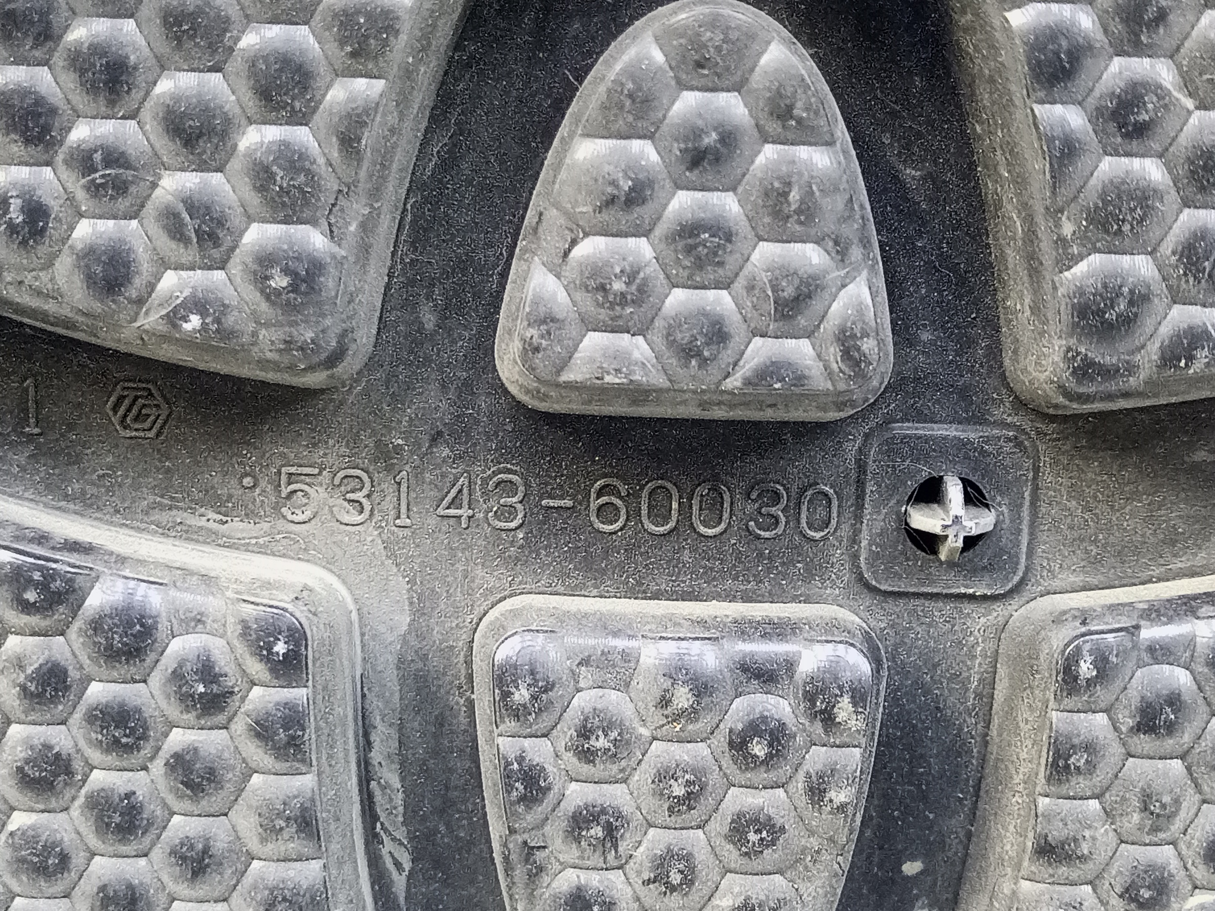 Эмблема Toyota Land Cruiser Prado 150 Restail