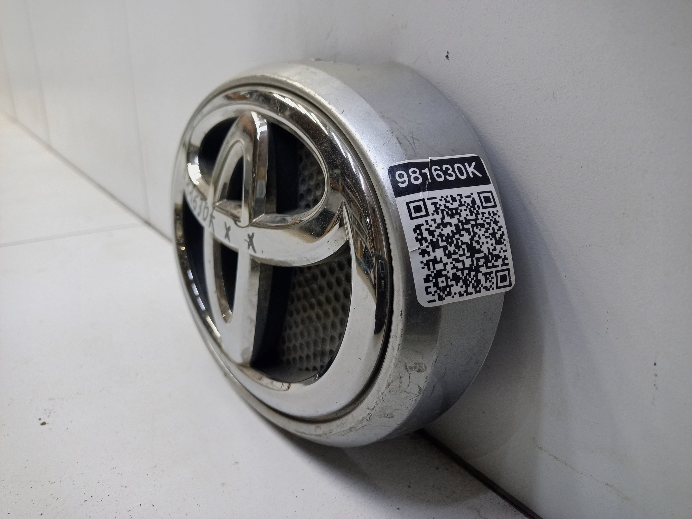 Эмблема Toyota Land Cruiser Prado 150 Restail