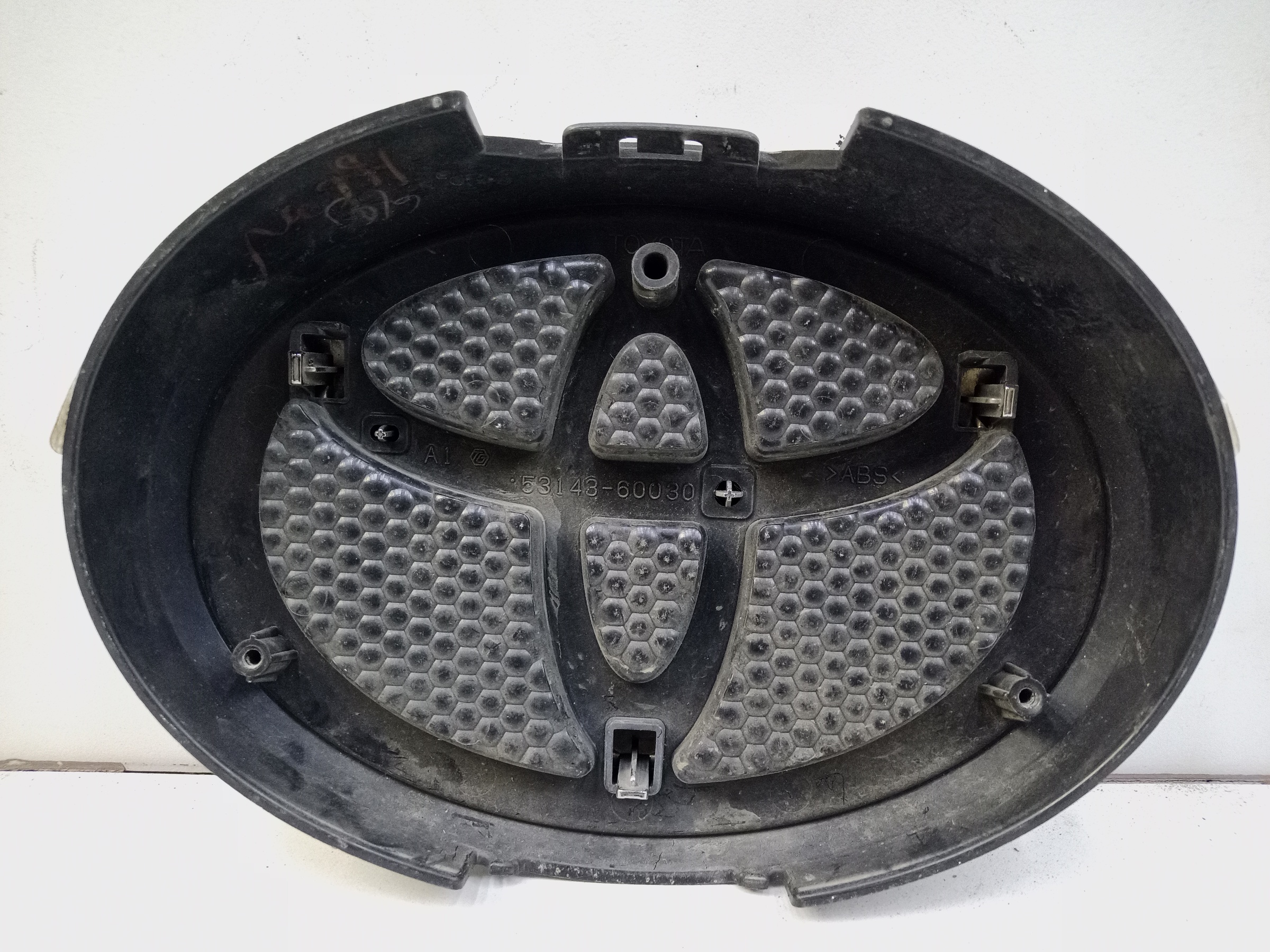 Эмблема Toyota Land Cruiser Prado 150 Restail