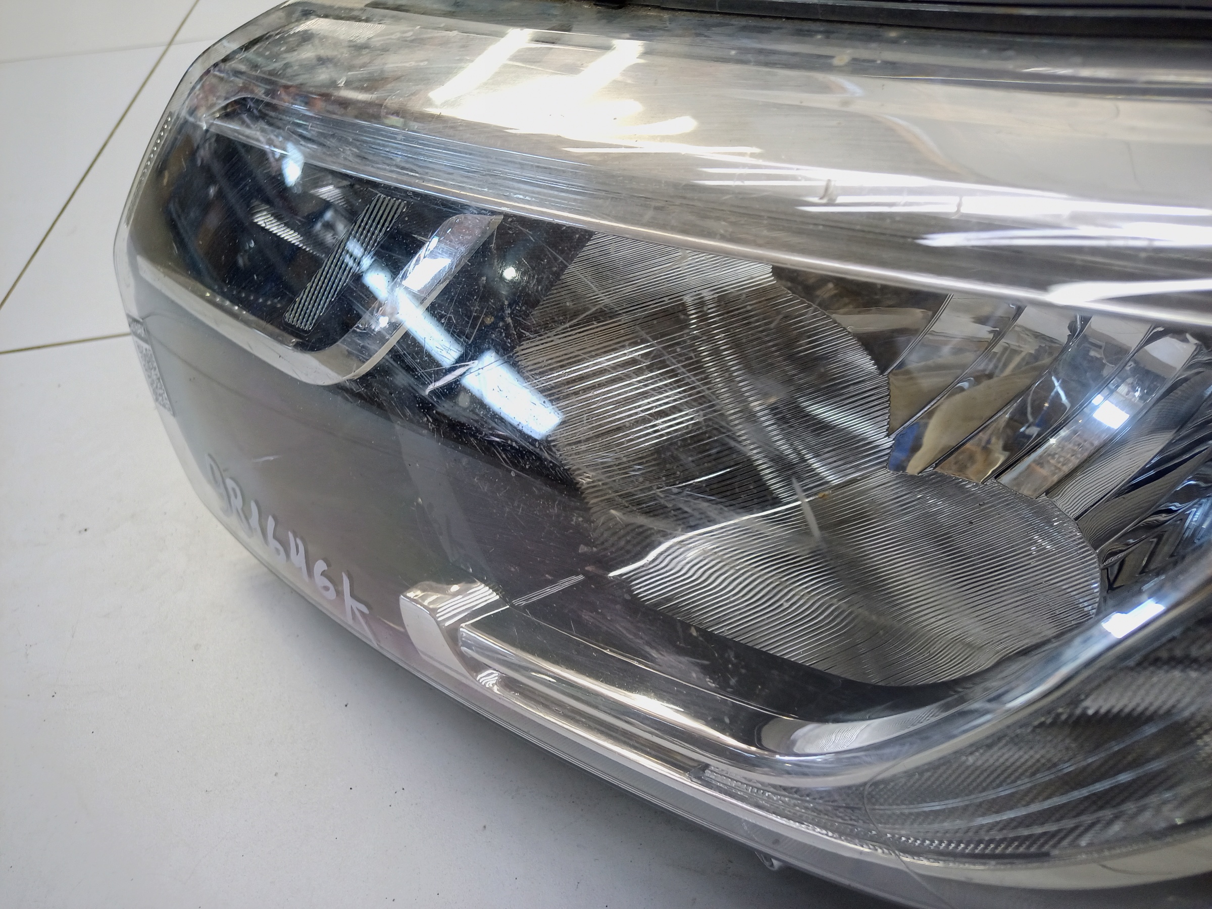 Фара передняя левая Renault Logan 2 Restail галоген с ДХО