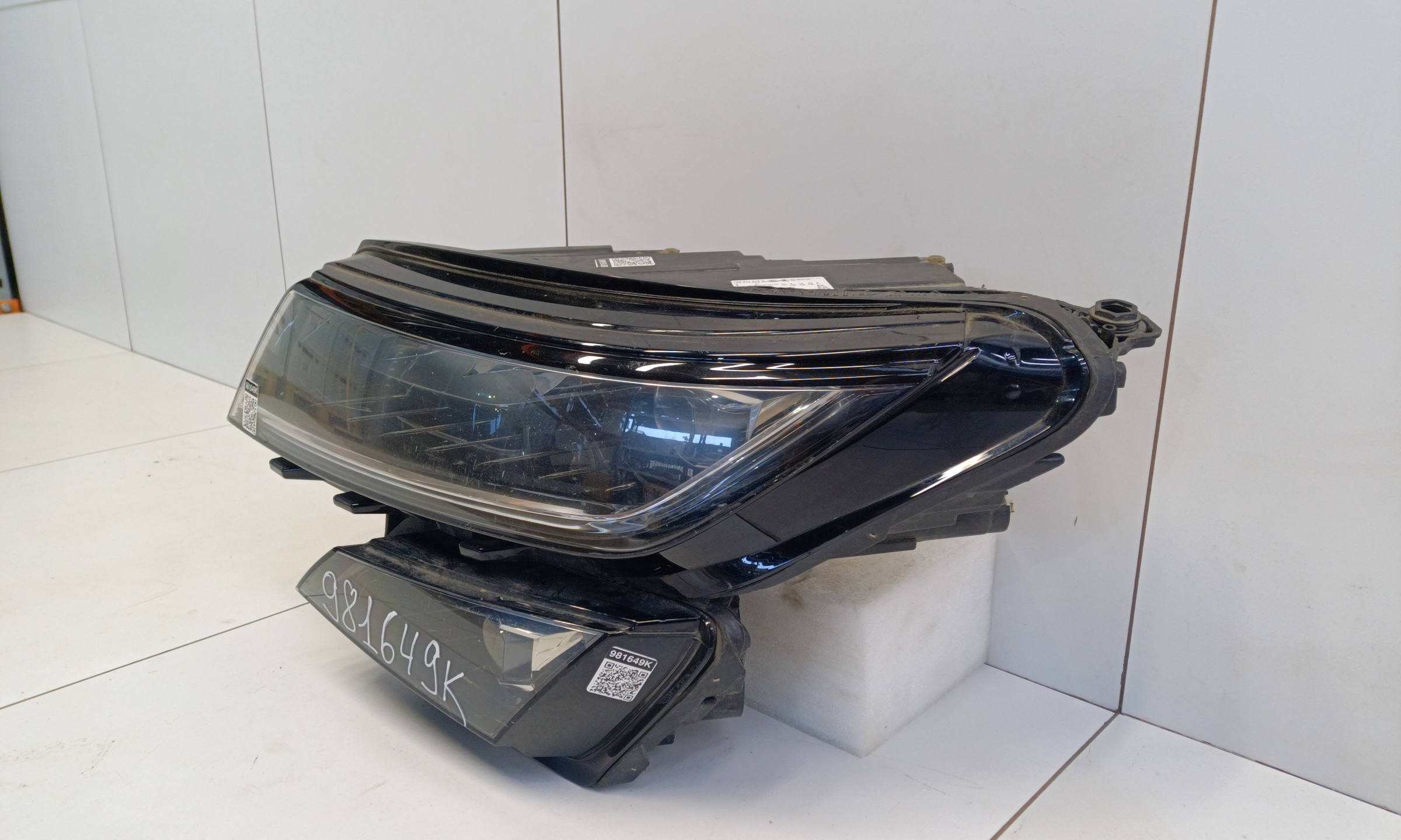 Фара передняя левая Skoda Kodiaq LED