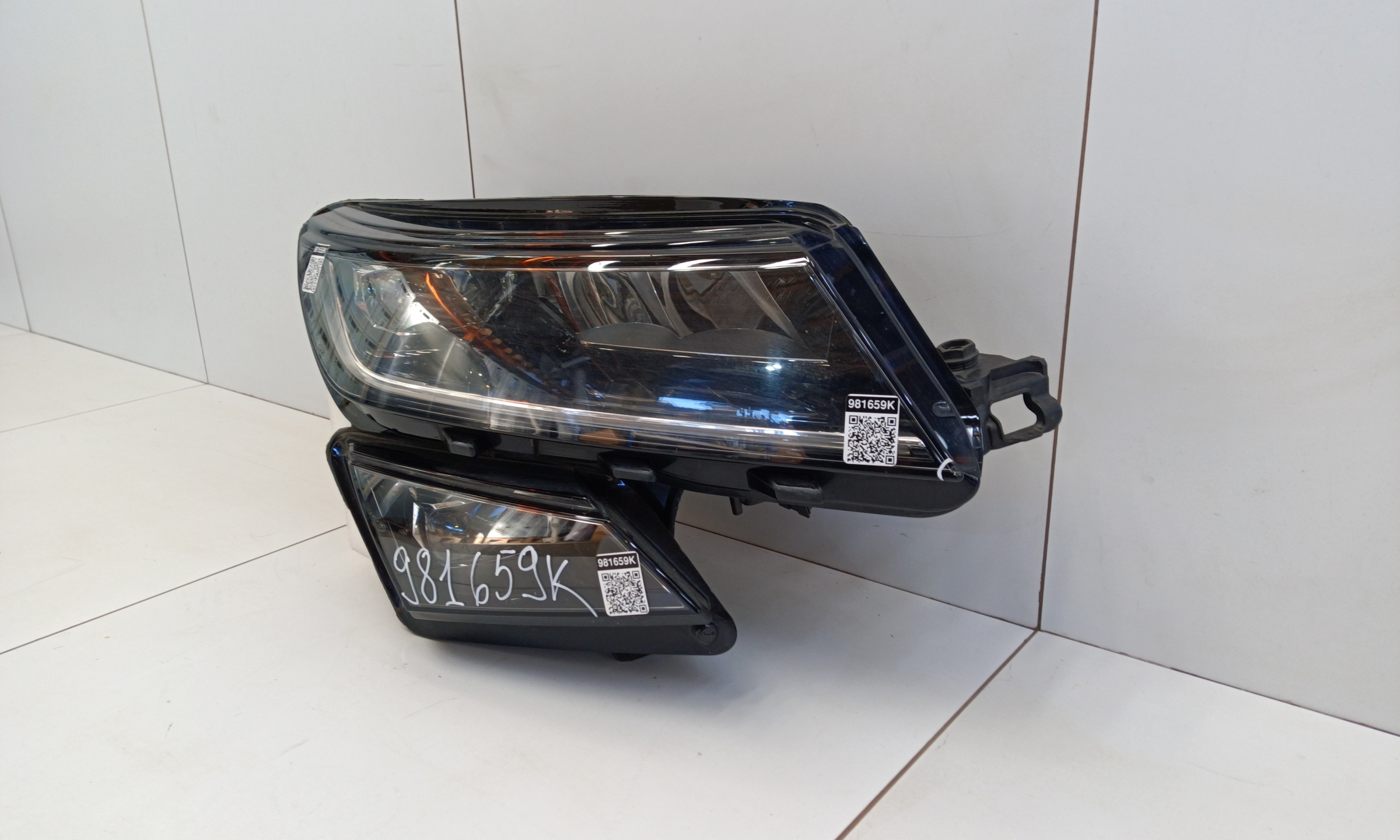 Фара передняя правая Skoda Kodiaq LED