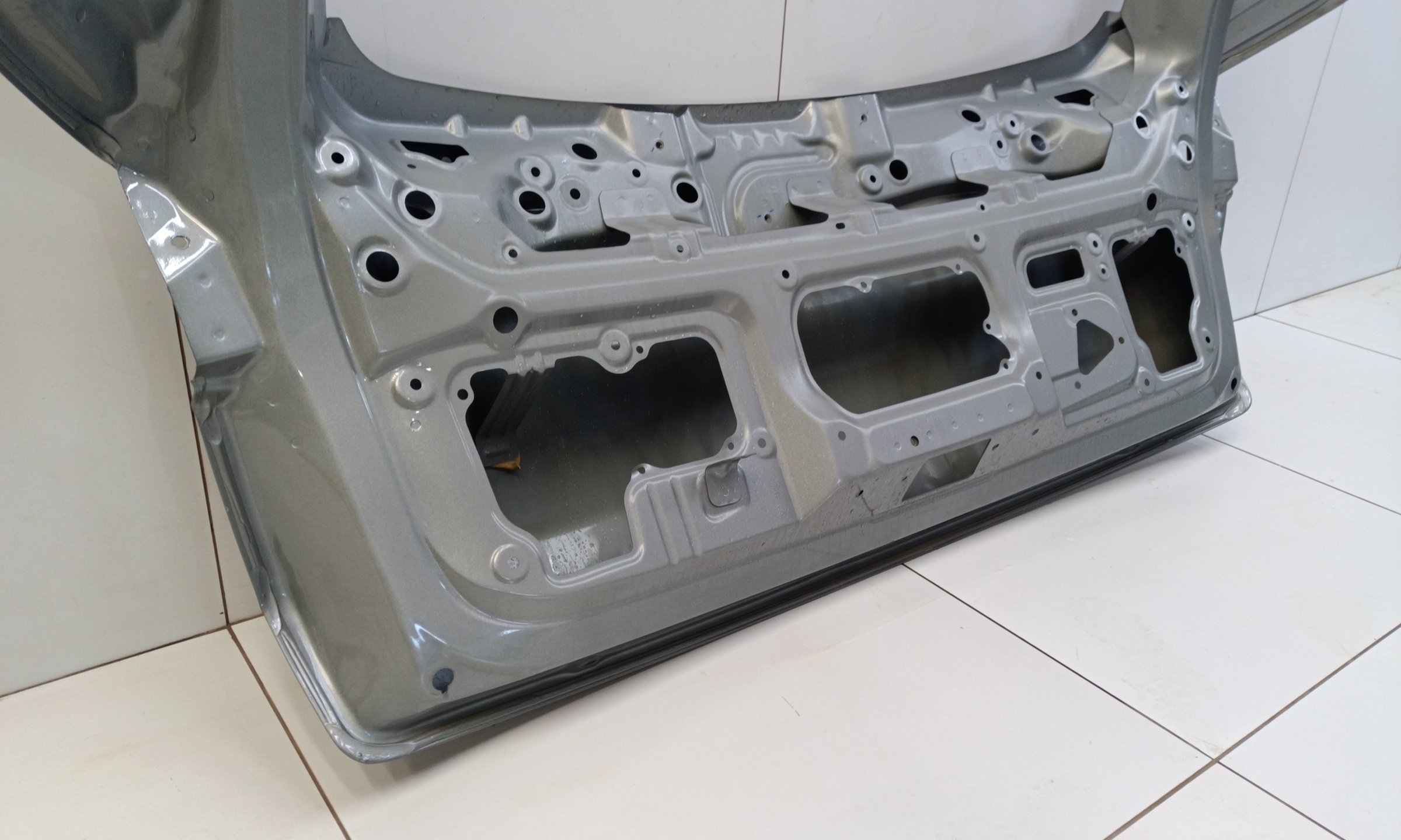 Крышка багажника Exeed LX