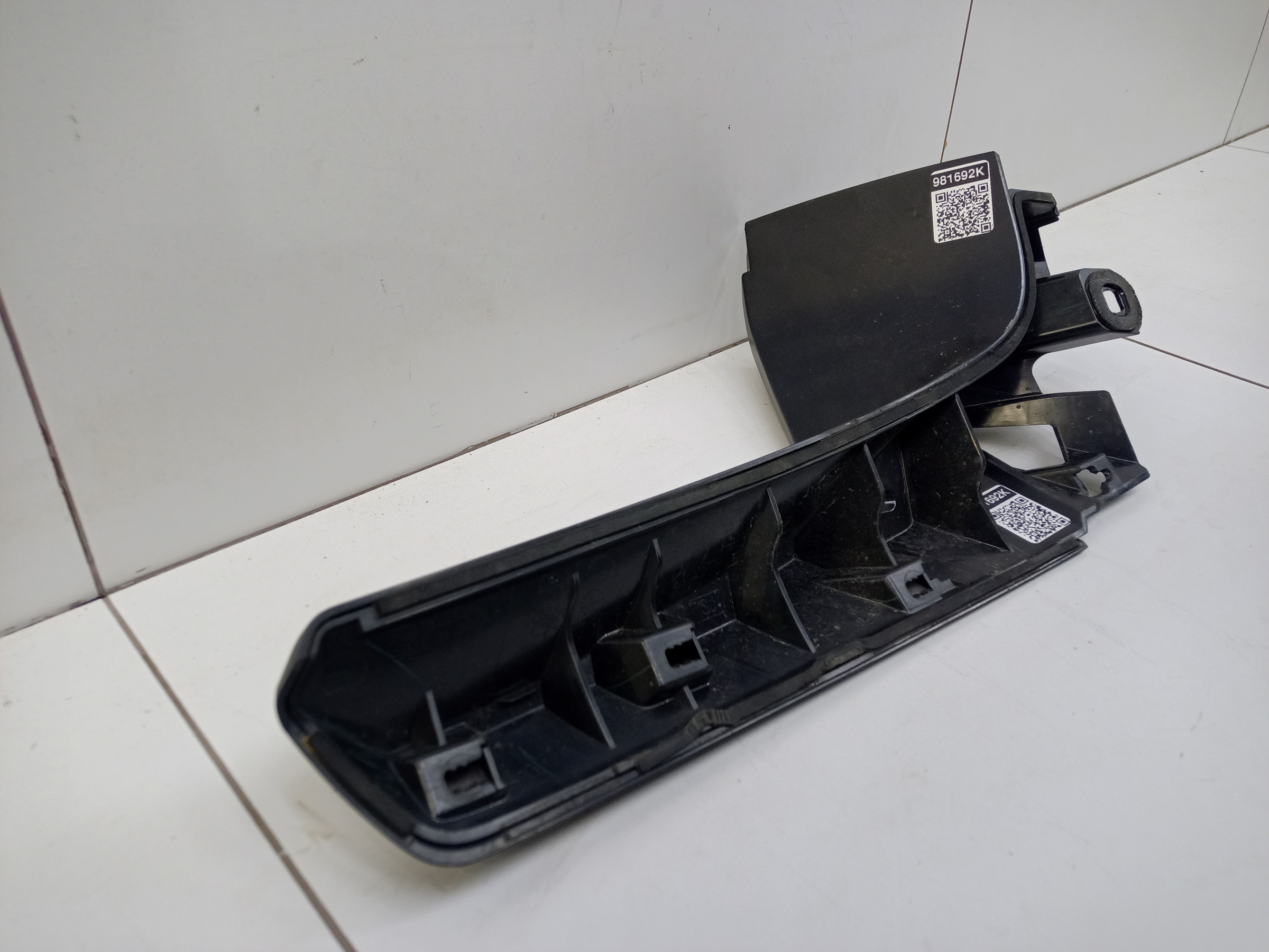 Накладка крышки багажника левая верхняя Subaru Forester SK 5