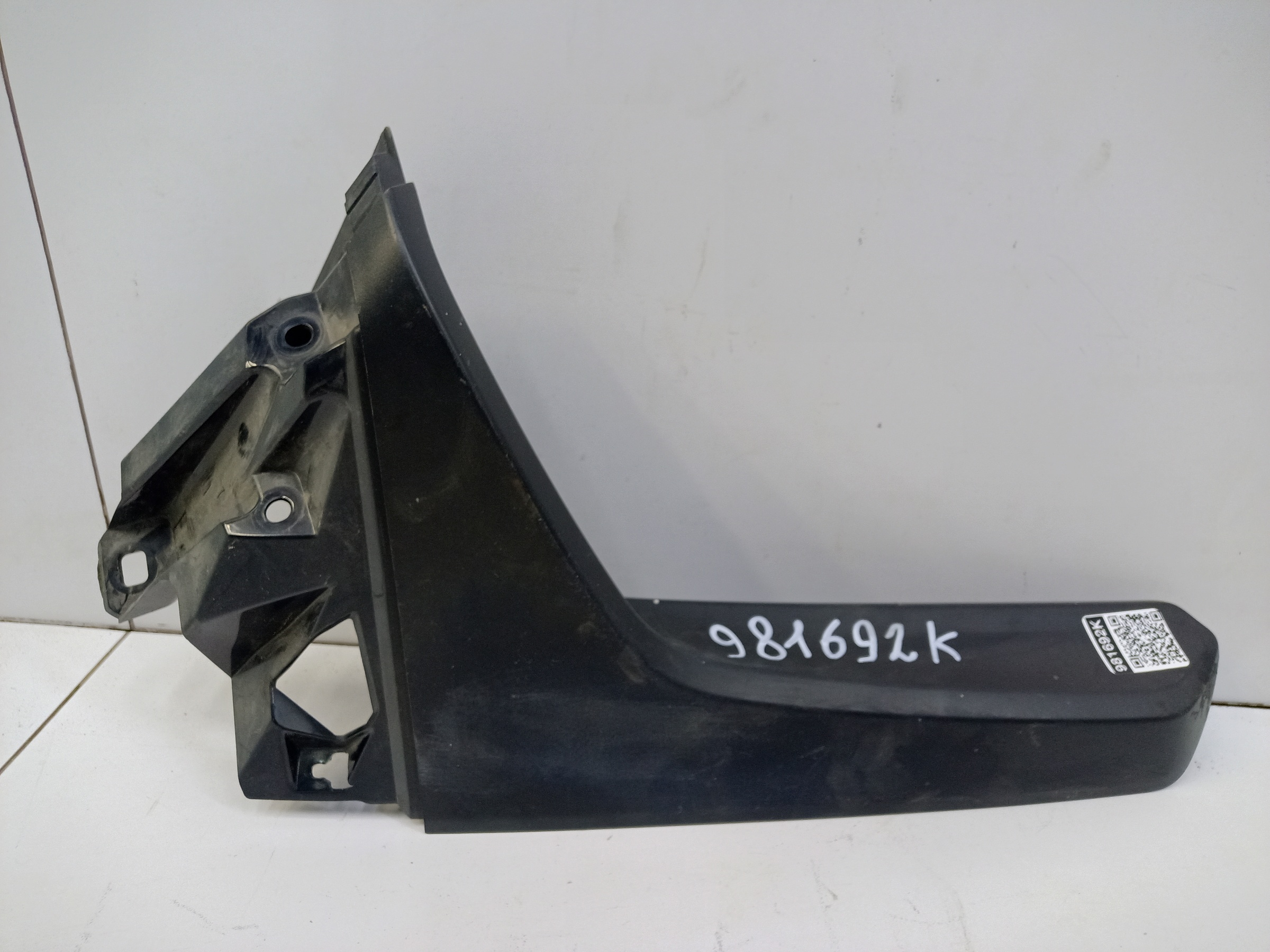 Накладка крышки багажника левая верхняя Subaru Forester SK 5