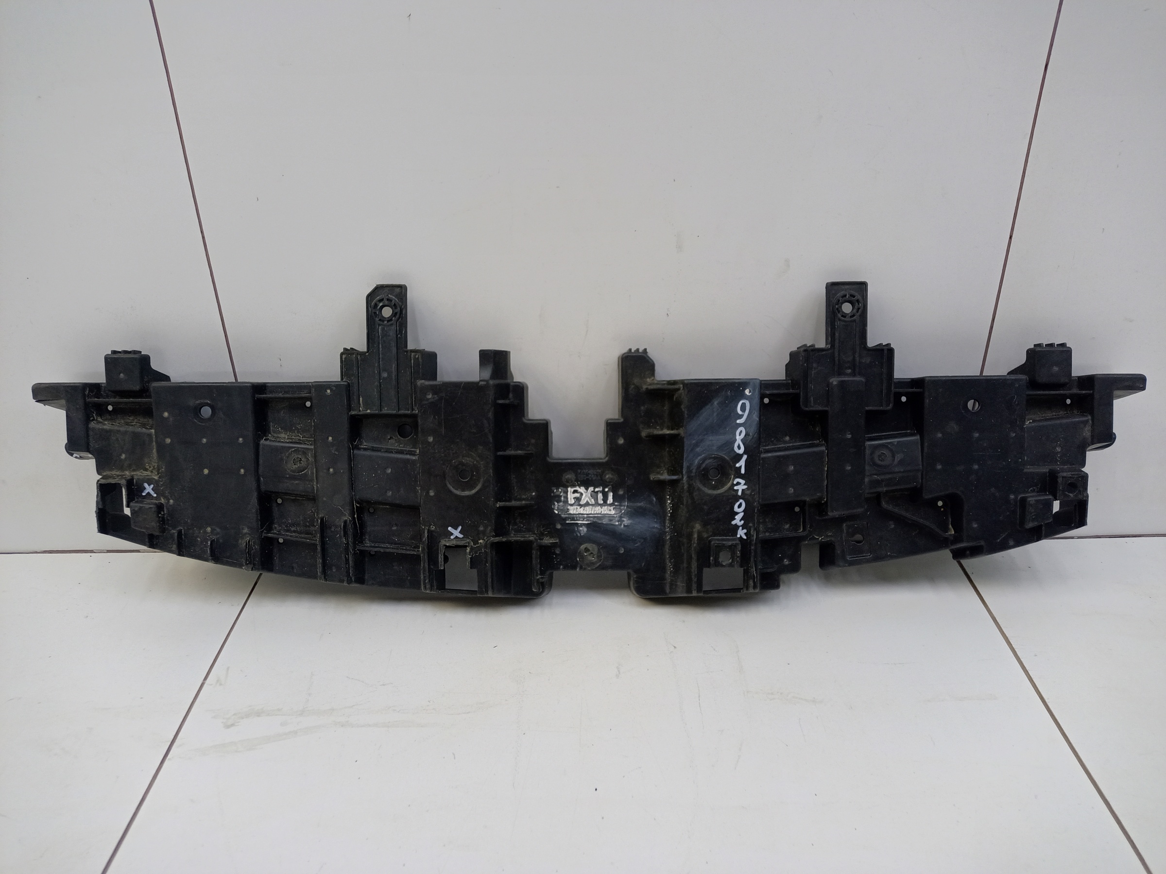 Кронштейн решетки радиатора Kaiyi X3