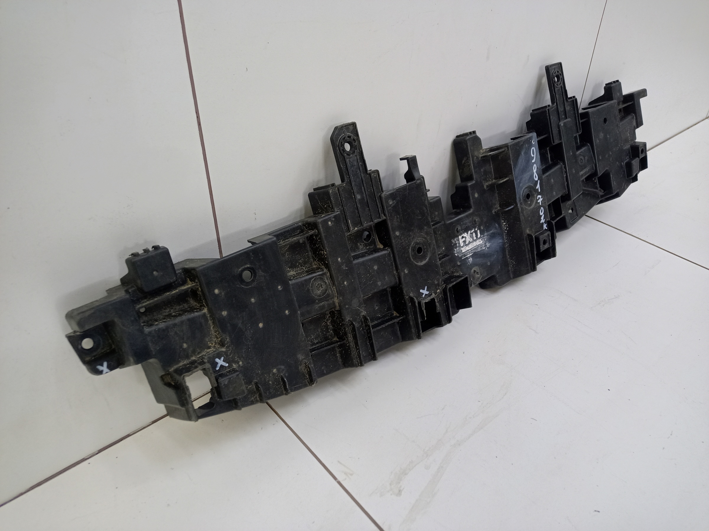 Кронштейн решетки радиатора Kaiyi X3