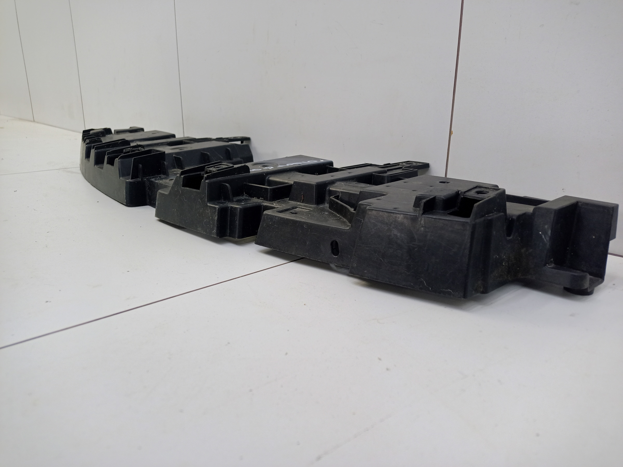 Кронштейн решетки радиатора Kaiyi X3