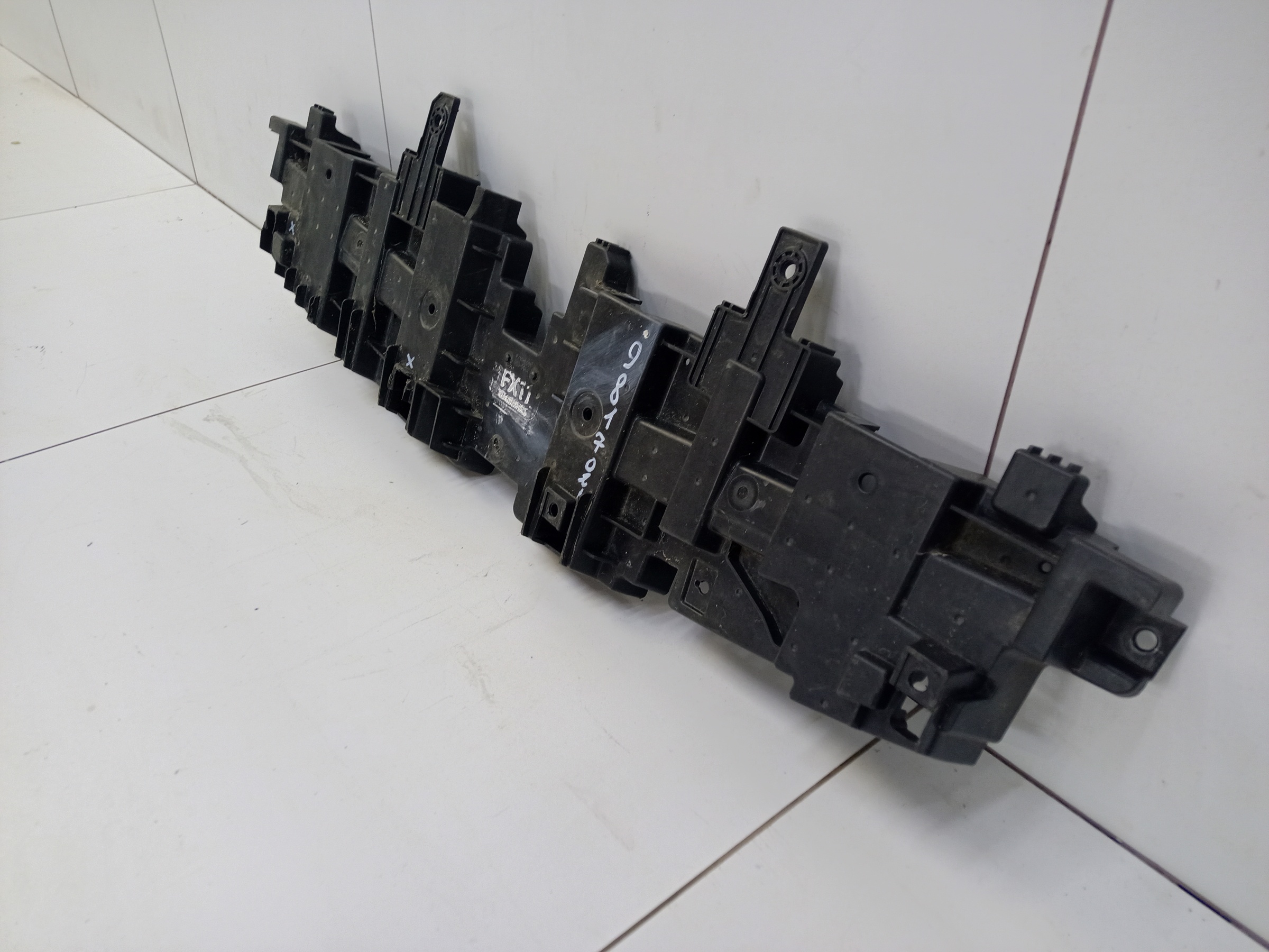 Кронштейн решетки радиатора Kaiyi X3