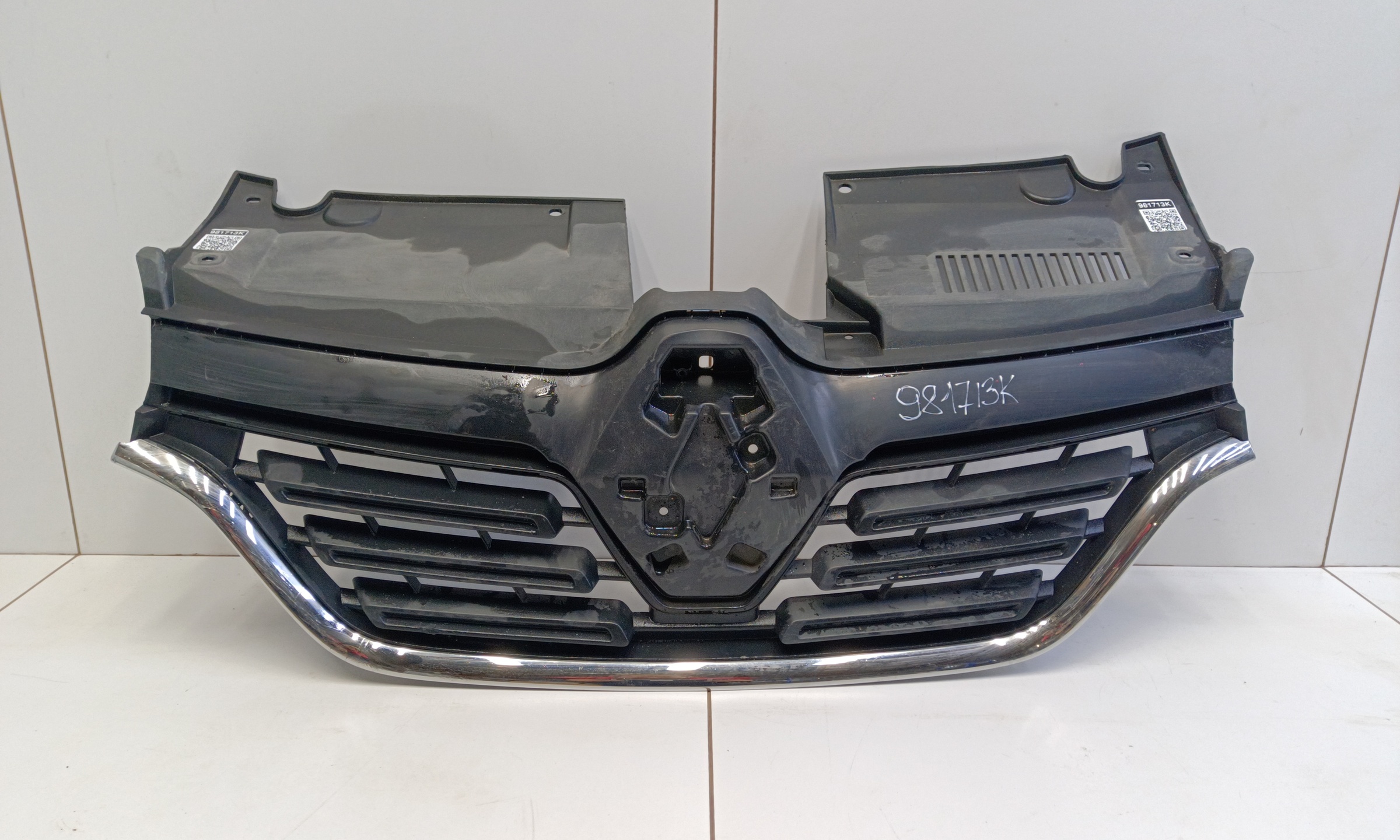Решетка радиатора Renault Logan 2 Restail