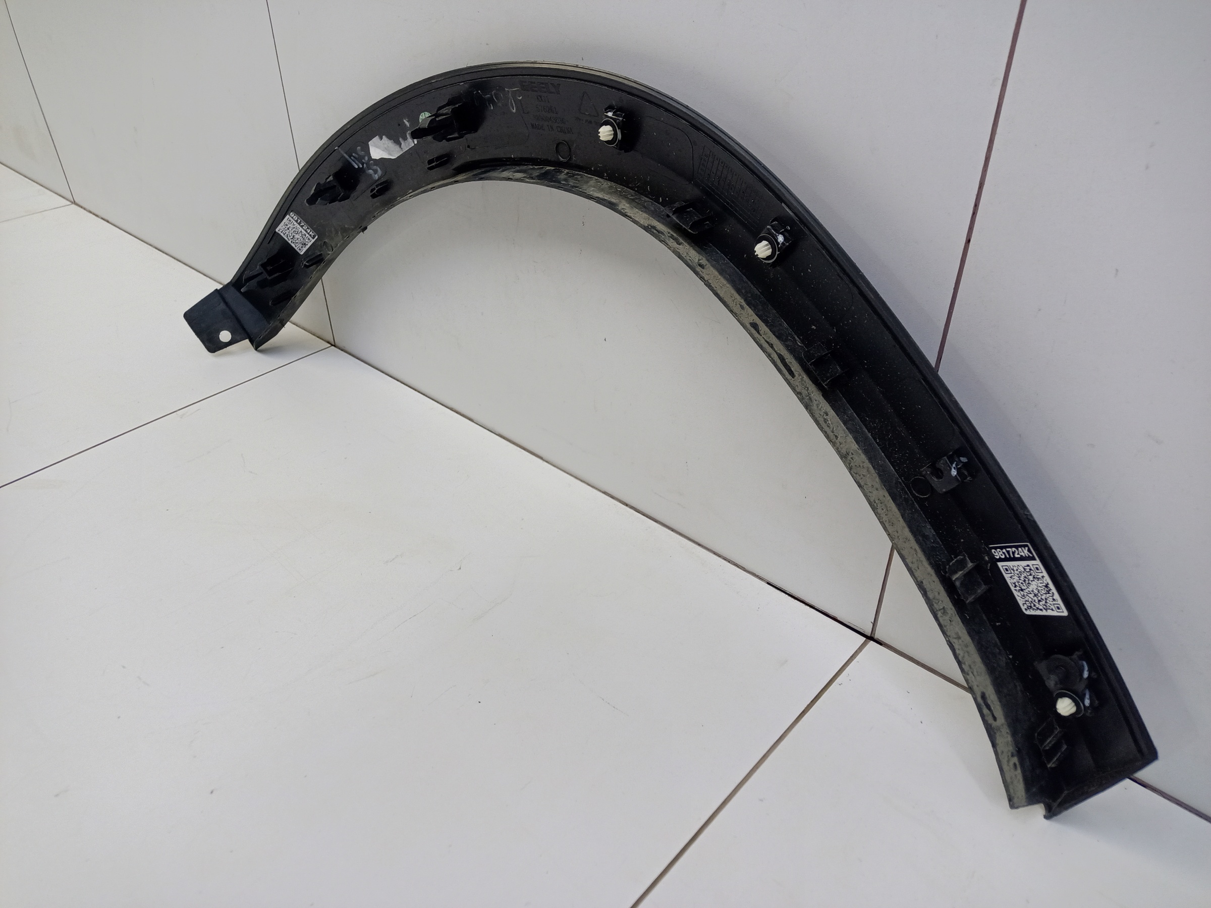 Накладка крыла заднего левого Geely Monjaro