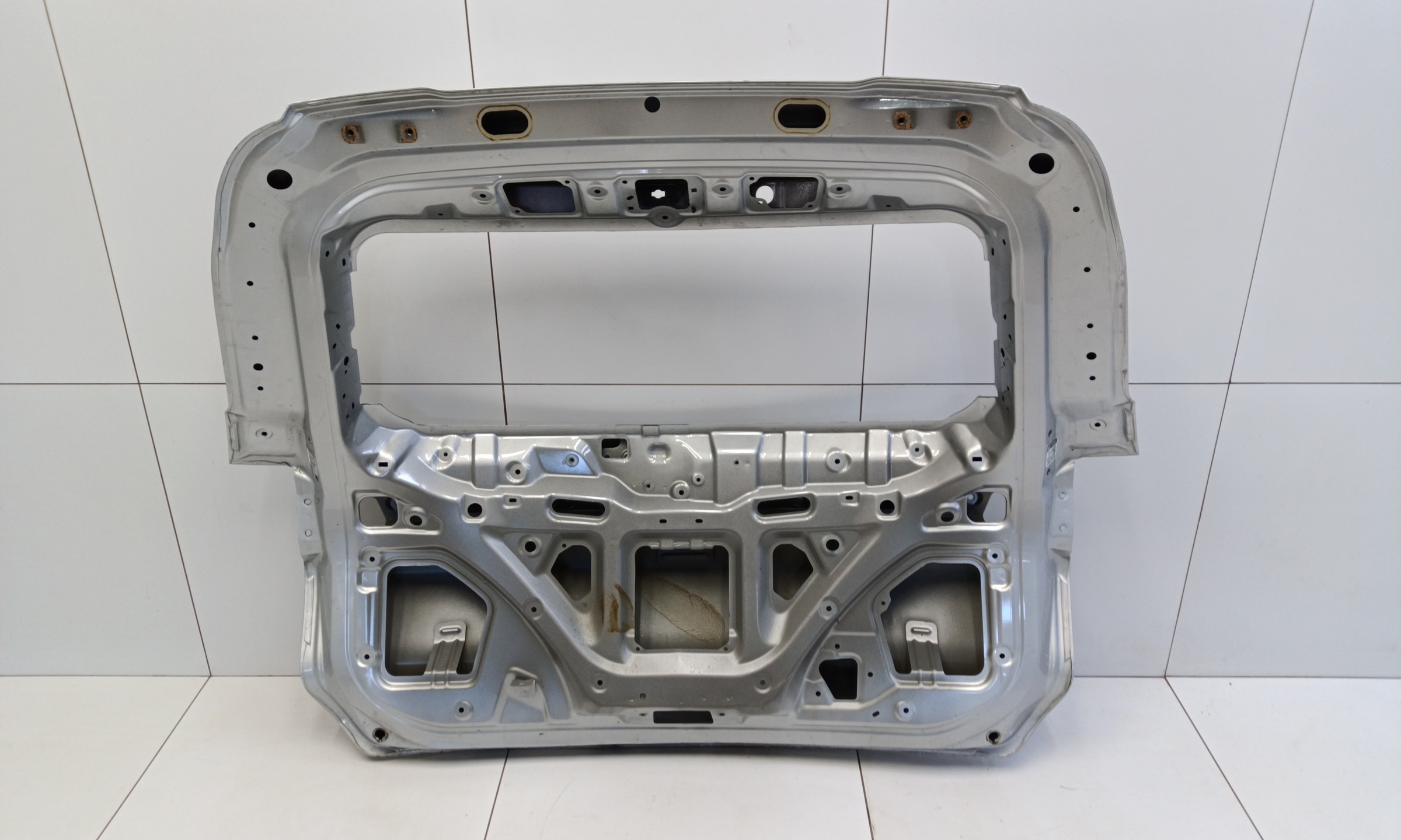 Крышка багажника Chery Tiggo 8