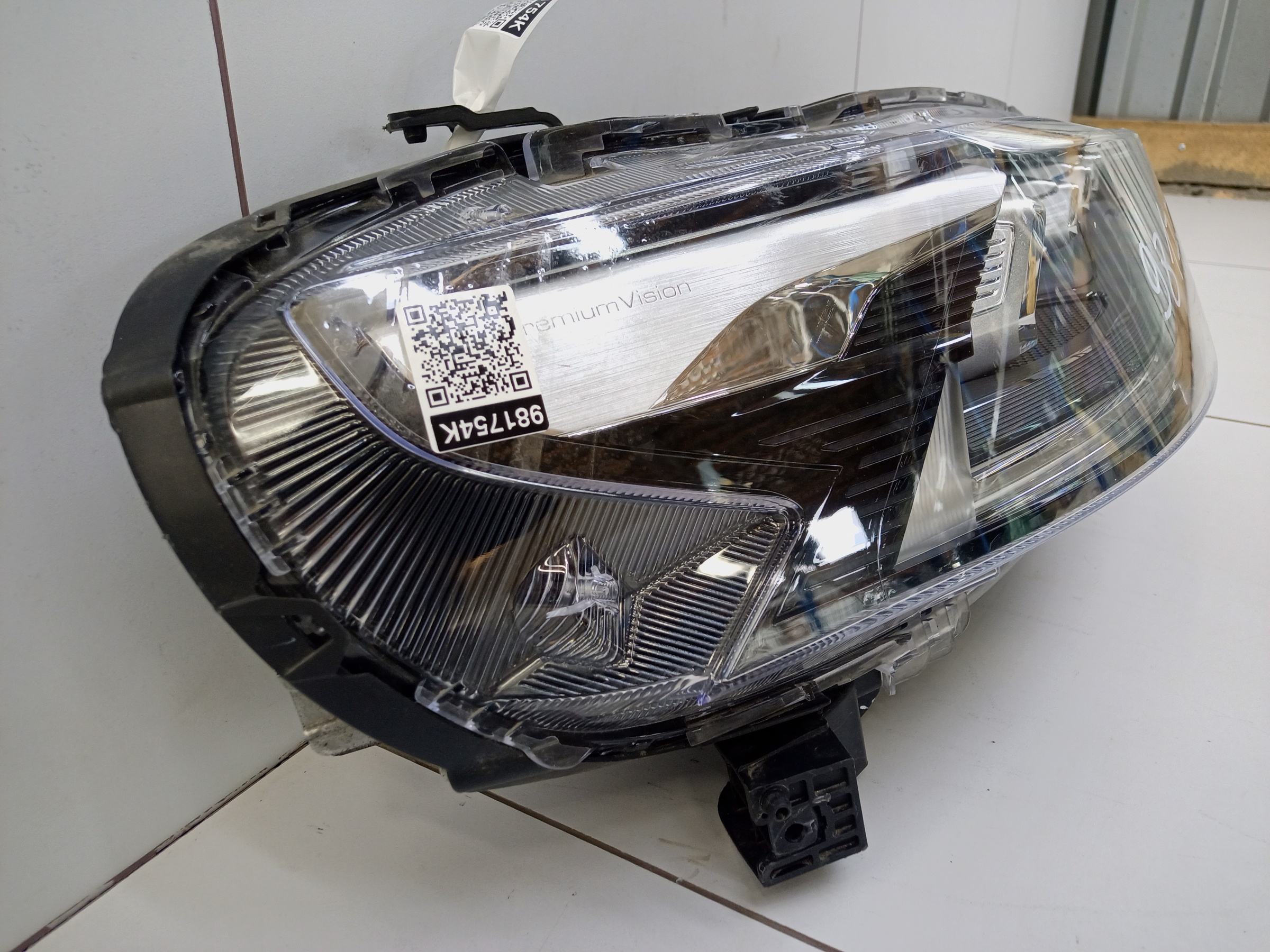 Фара передняя правая Haval F7 LED