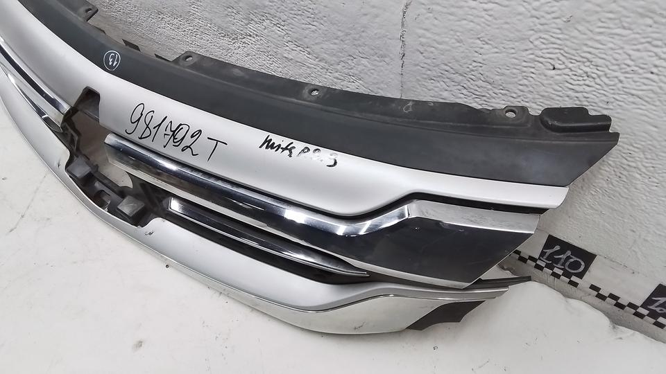 Решетка радиатора Mitsubishi Pajero Sport 3